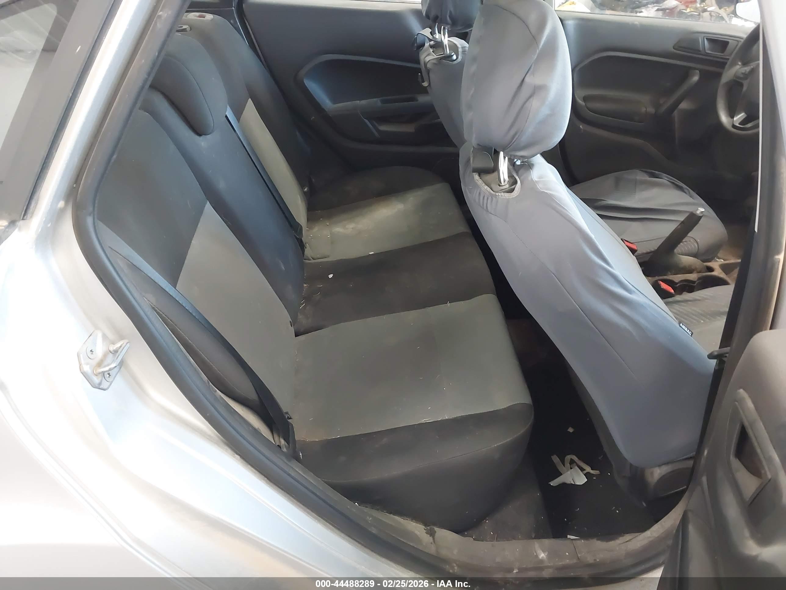 FORD FIESTA image 8
