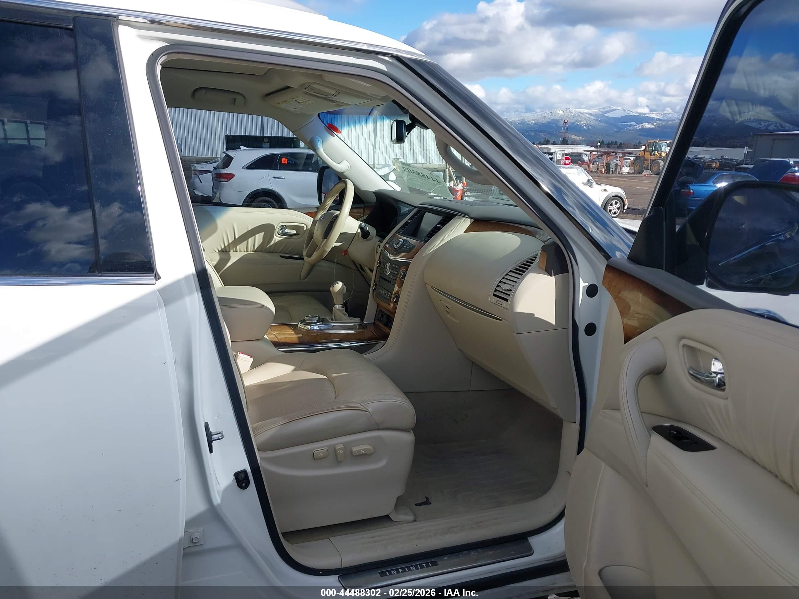 INFINITI QX56 image 5