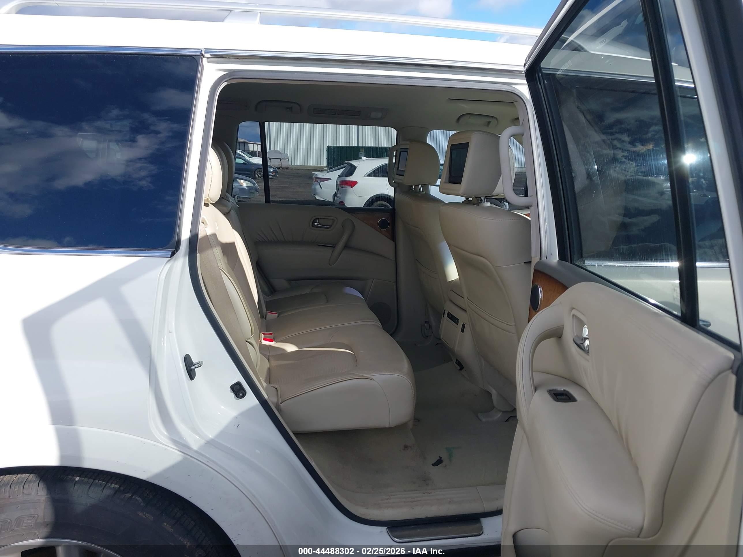 INFINITI QX56 image 8
