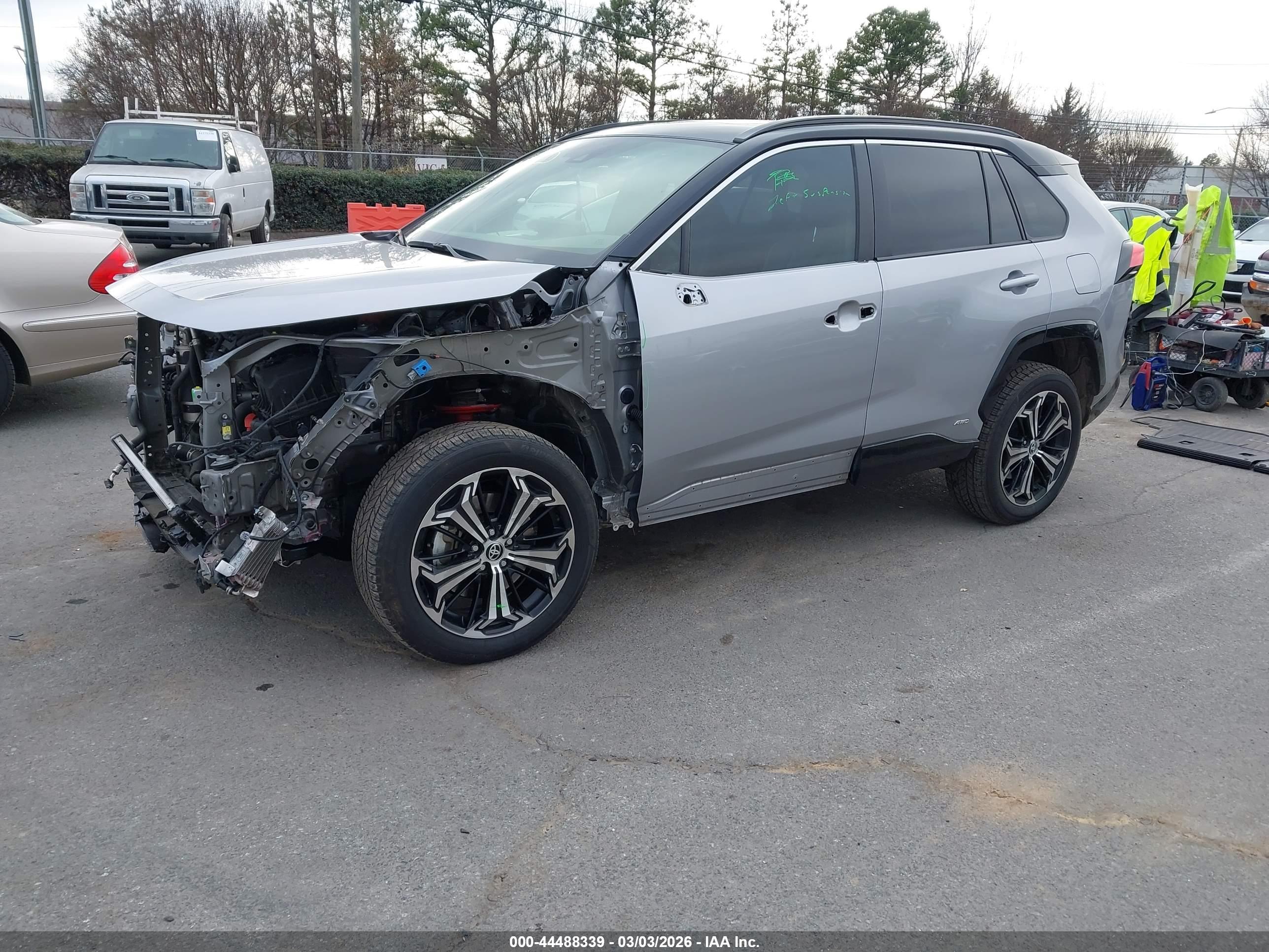 TOYOTA RAV4 image 2