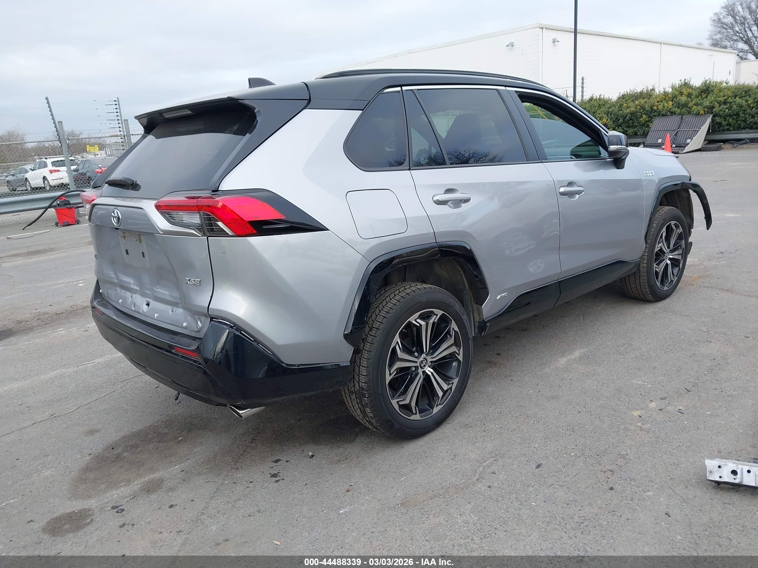 TOYOTA RAV4 image 4
