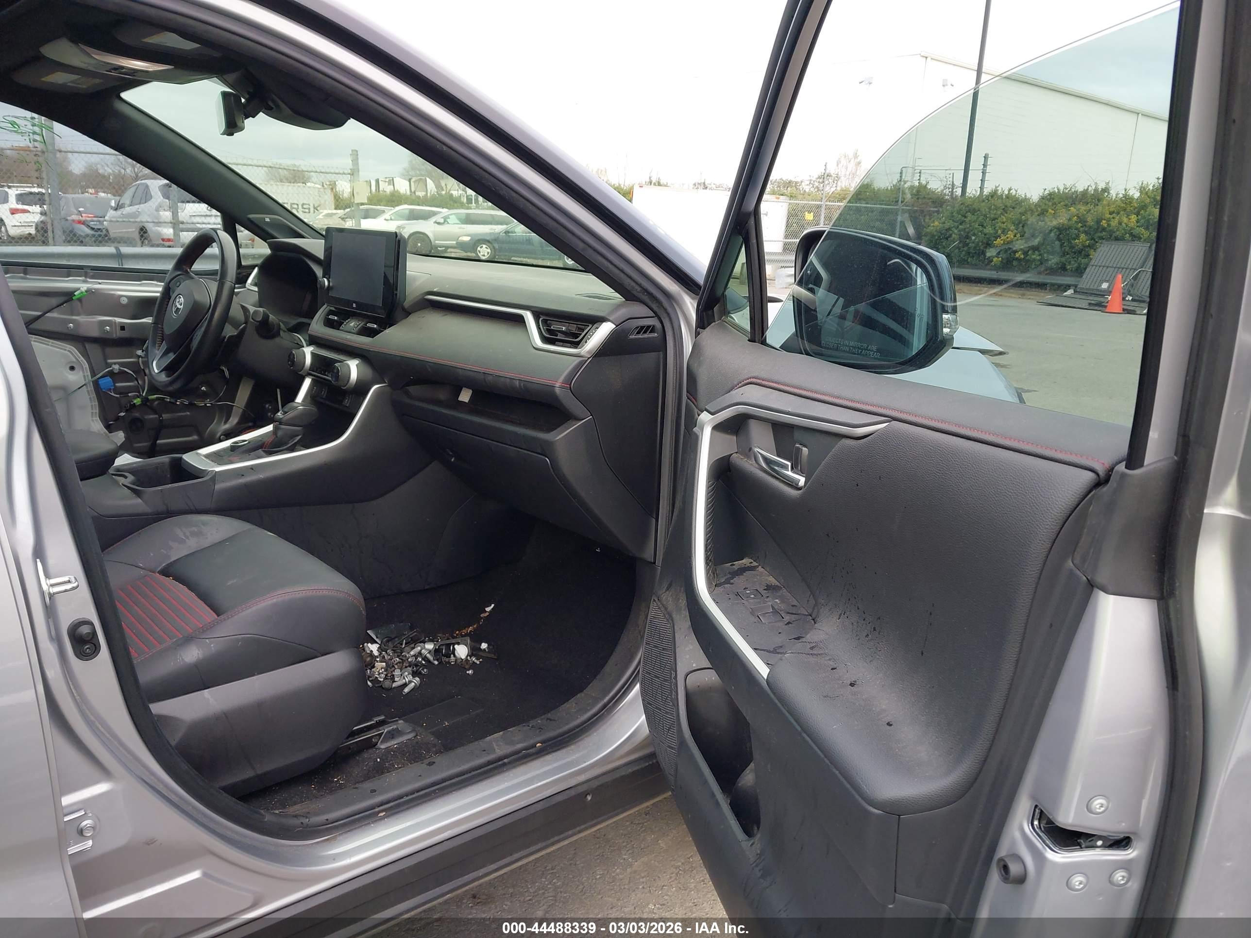 TOYOTA RAV4 image 5
