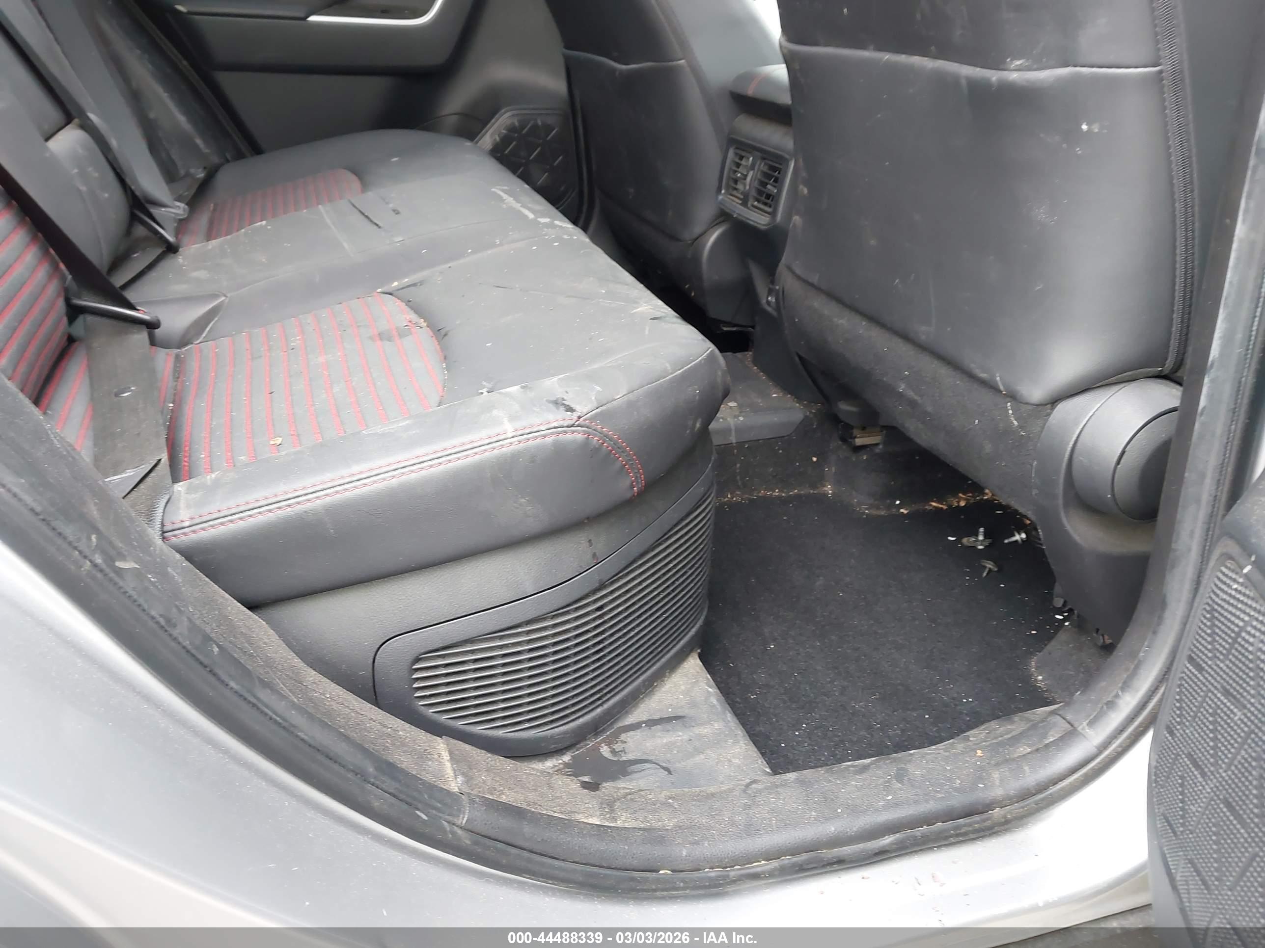TOYOTA RAV4 image 8