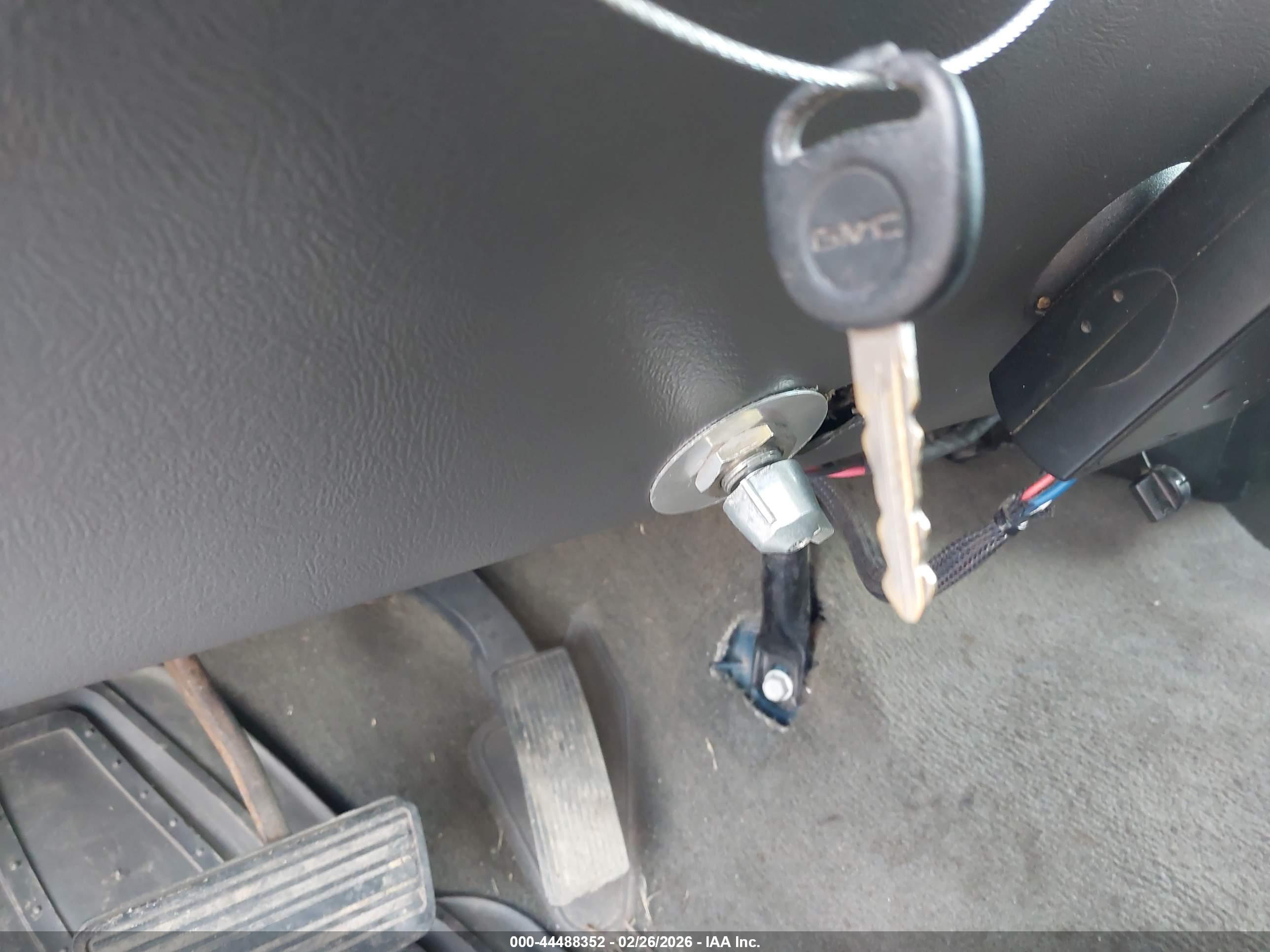 GMC SIERRA image 11