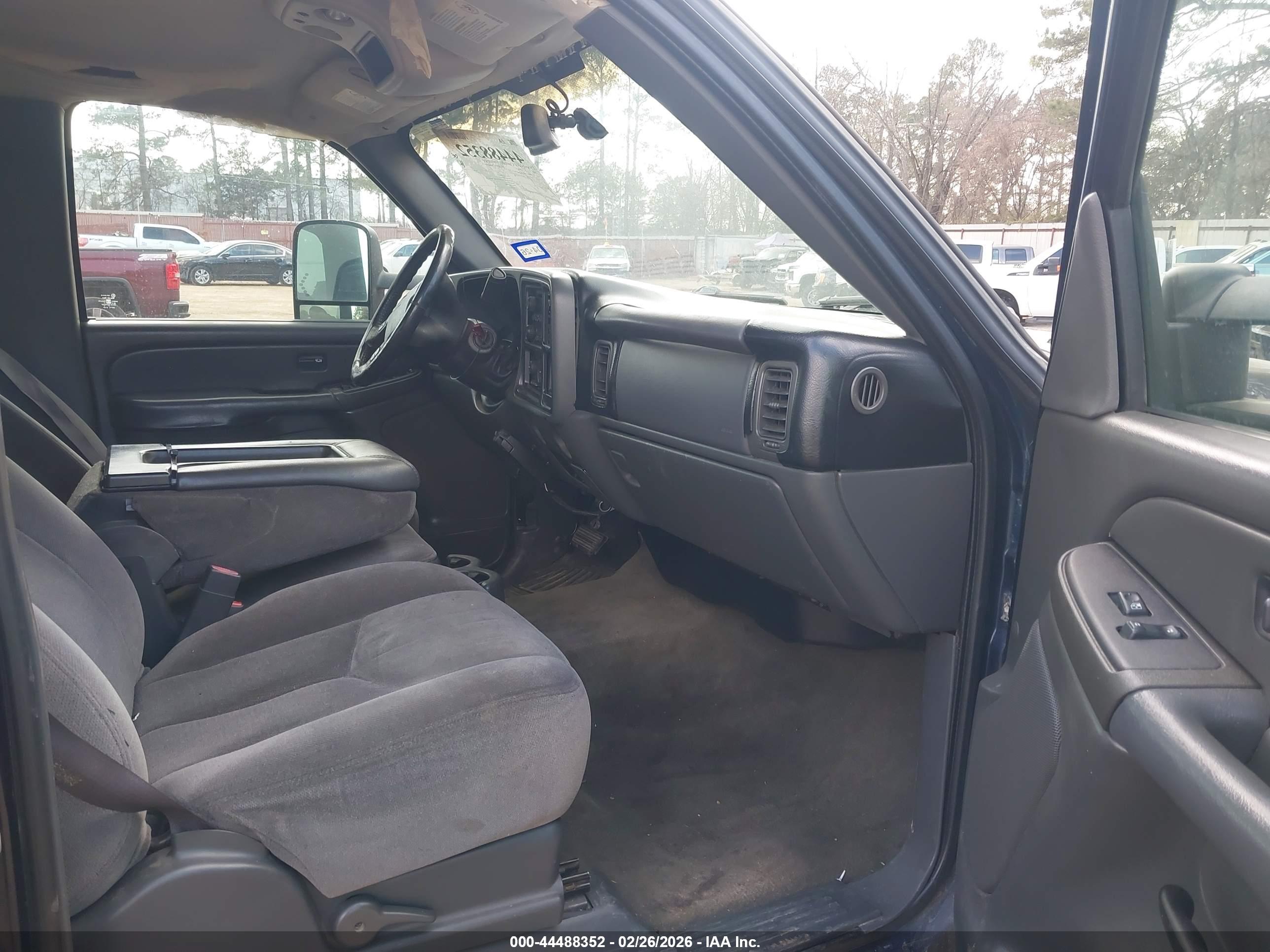 GMC SIERRA image 5