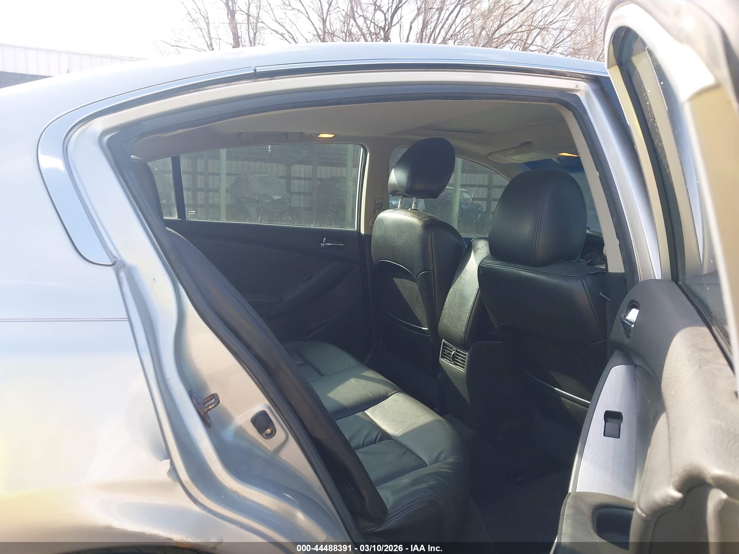 NISSAN ALTIMA image 8