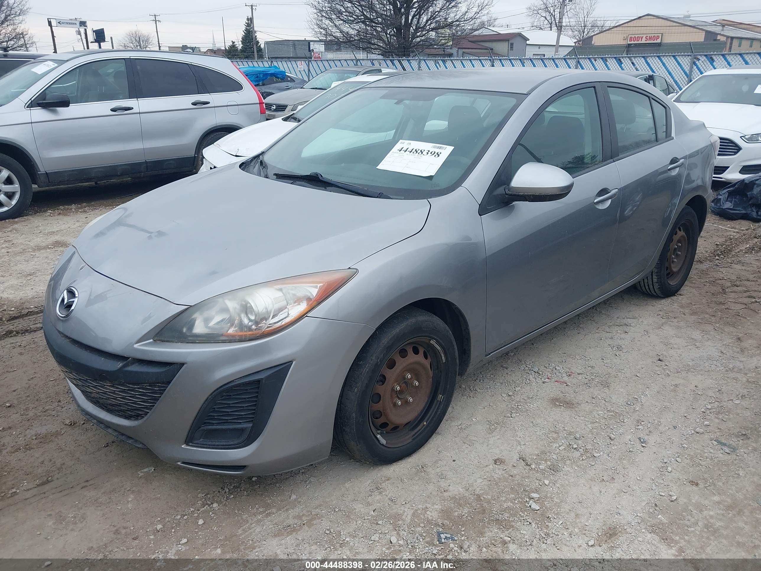 MAZDA MAZDA3 image 2
