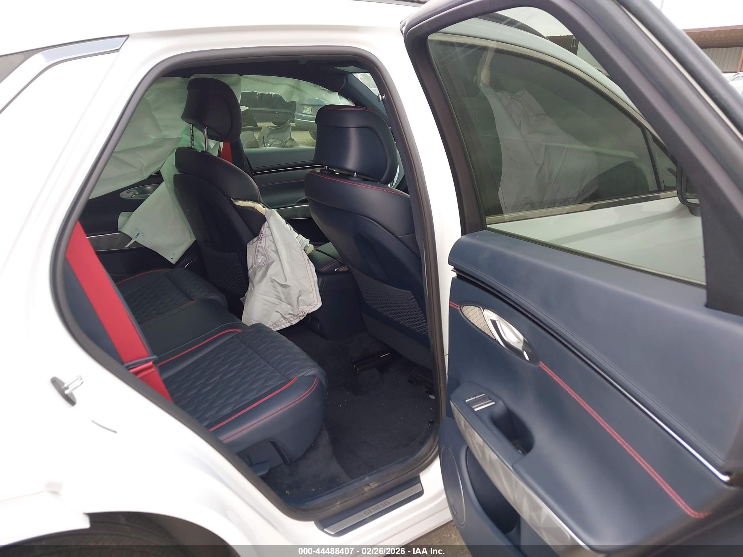 GENESIS GV70 image 8