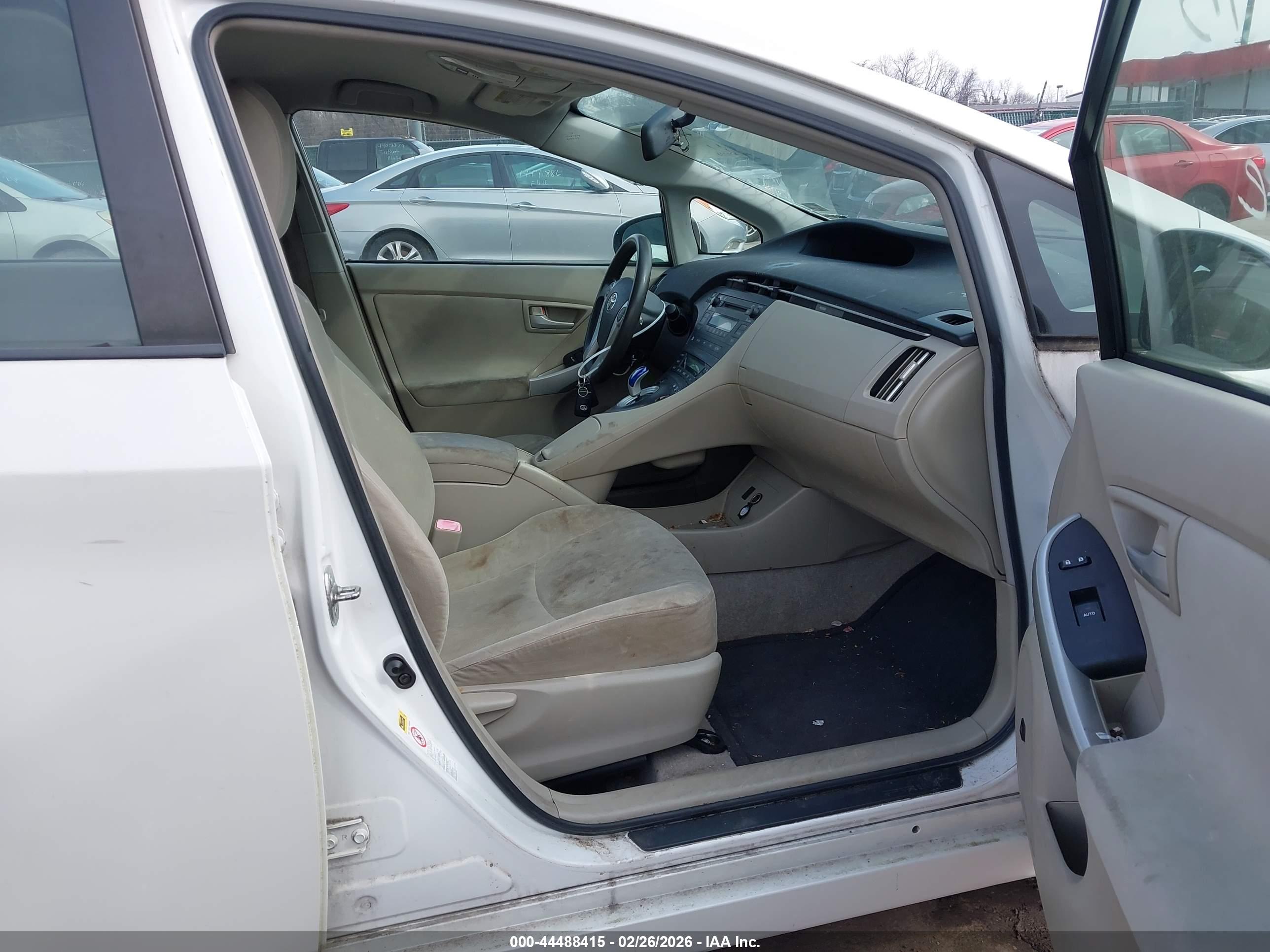 TOYOTA PRIUS image 5