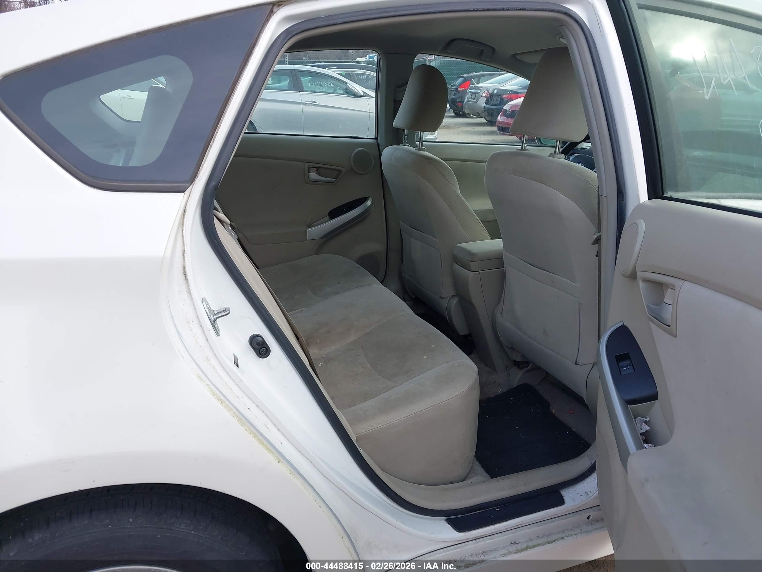 TOYOTA PRIUS image 8