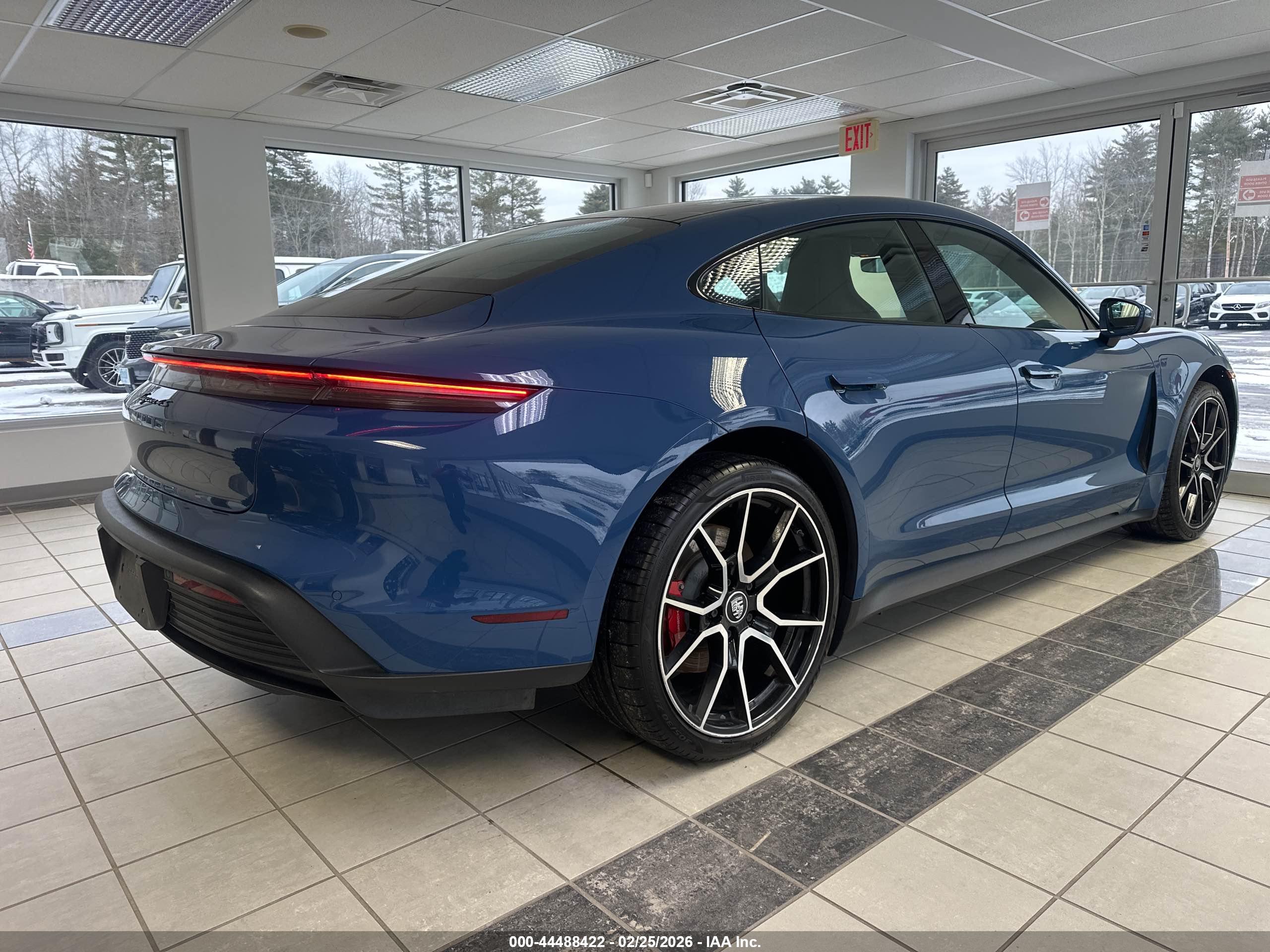 PORSCHE TAYCAN image 4