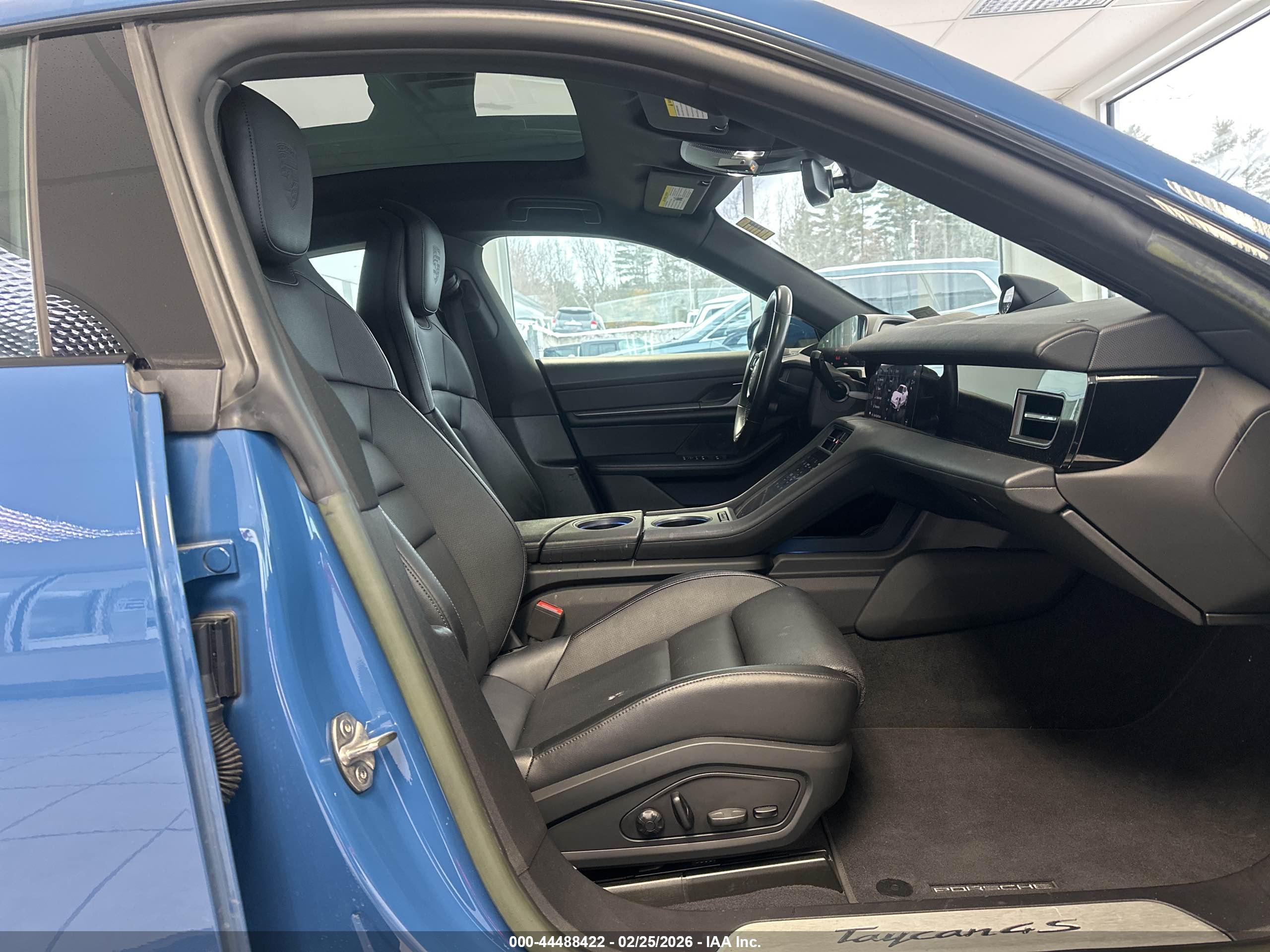 PORSCHE TAYCAN image 5