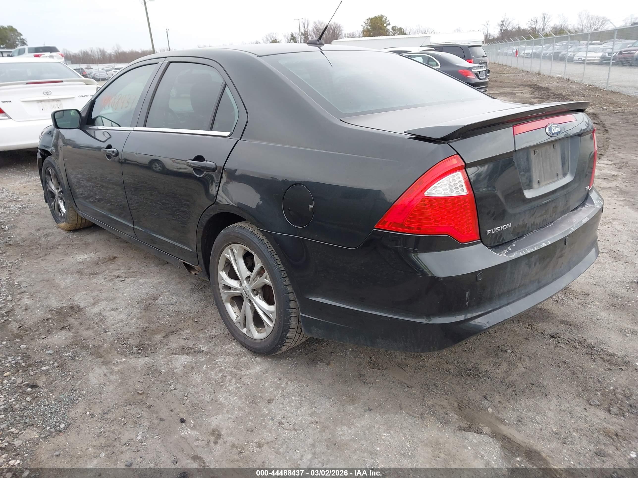 FORD FUSION image 3