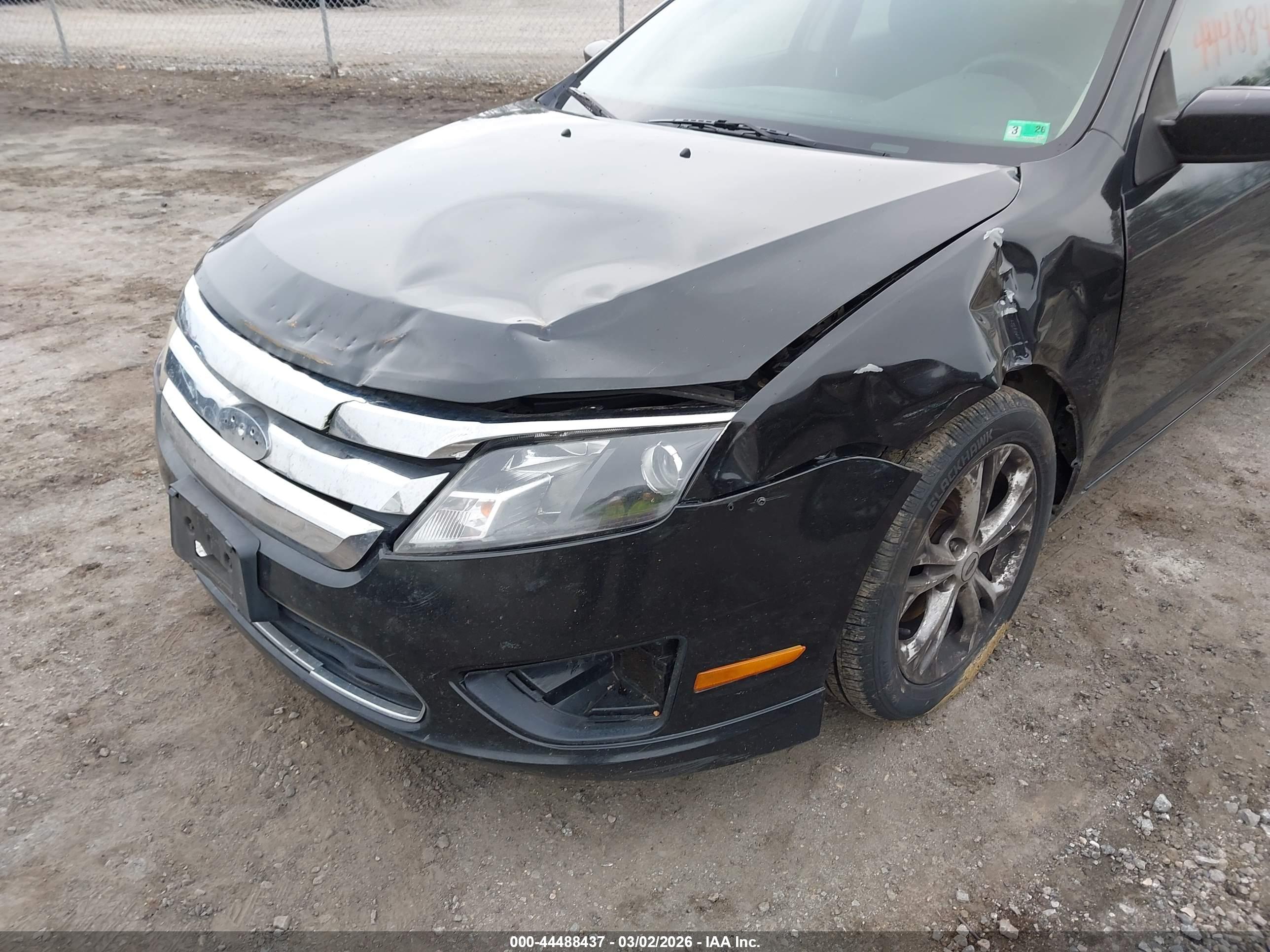 FORD FUSION image 6