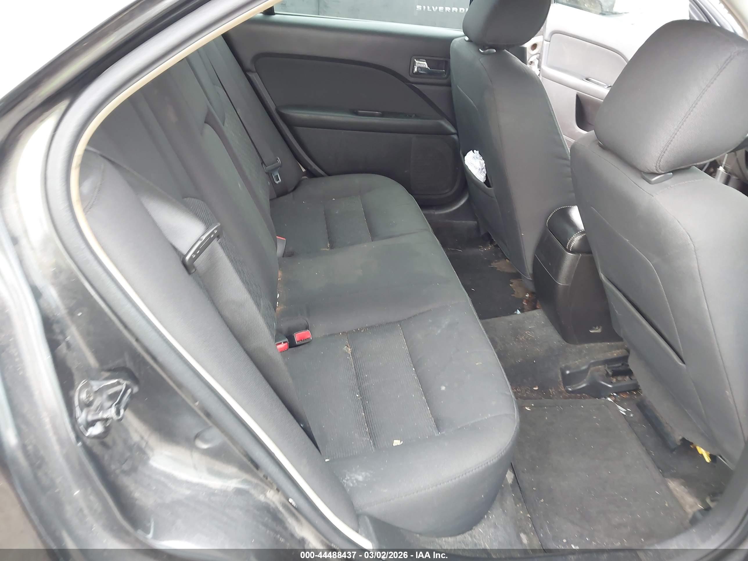 FORD FUSION image 8