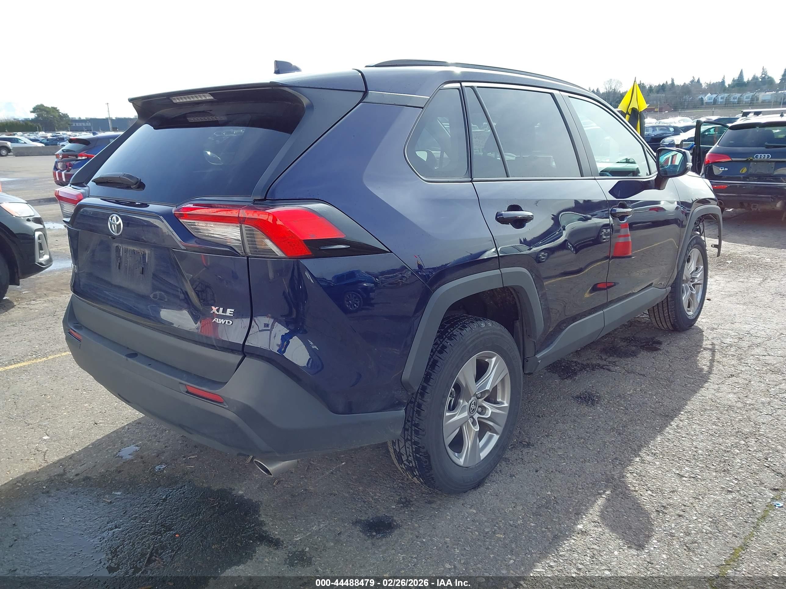 TOYOTA RAV4 image 4