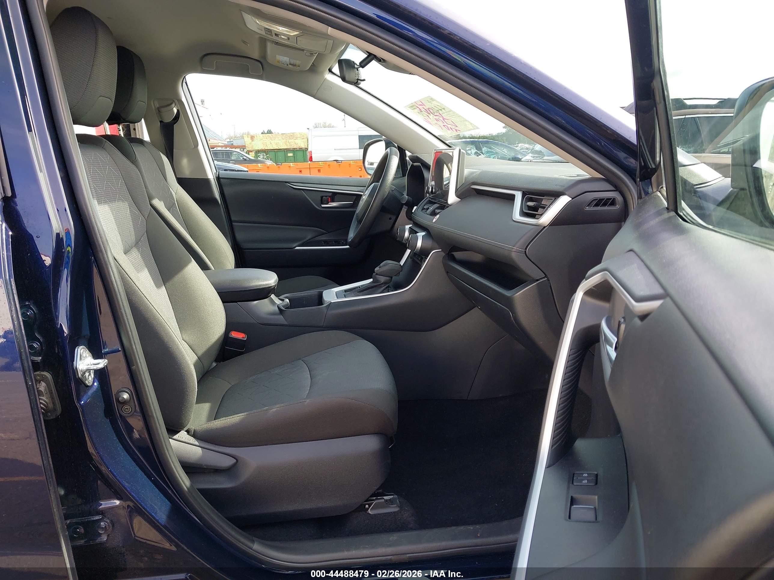 TOYOTA RAV4 image 5