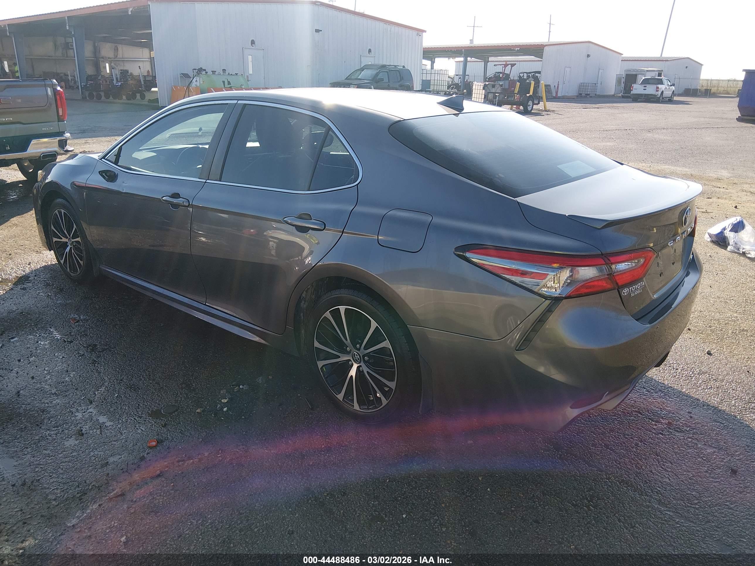 TOYOTA CAMRY image 3