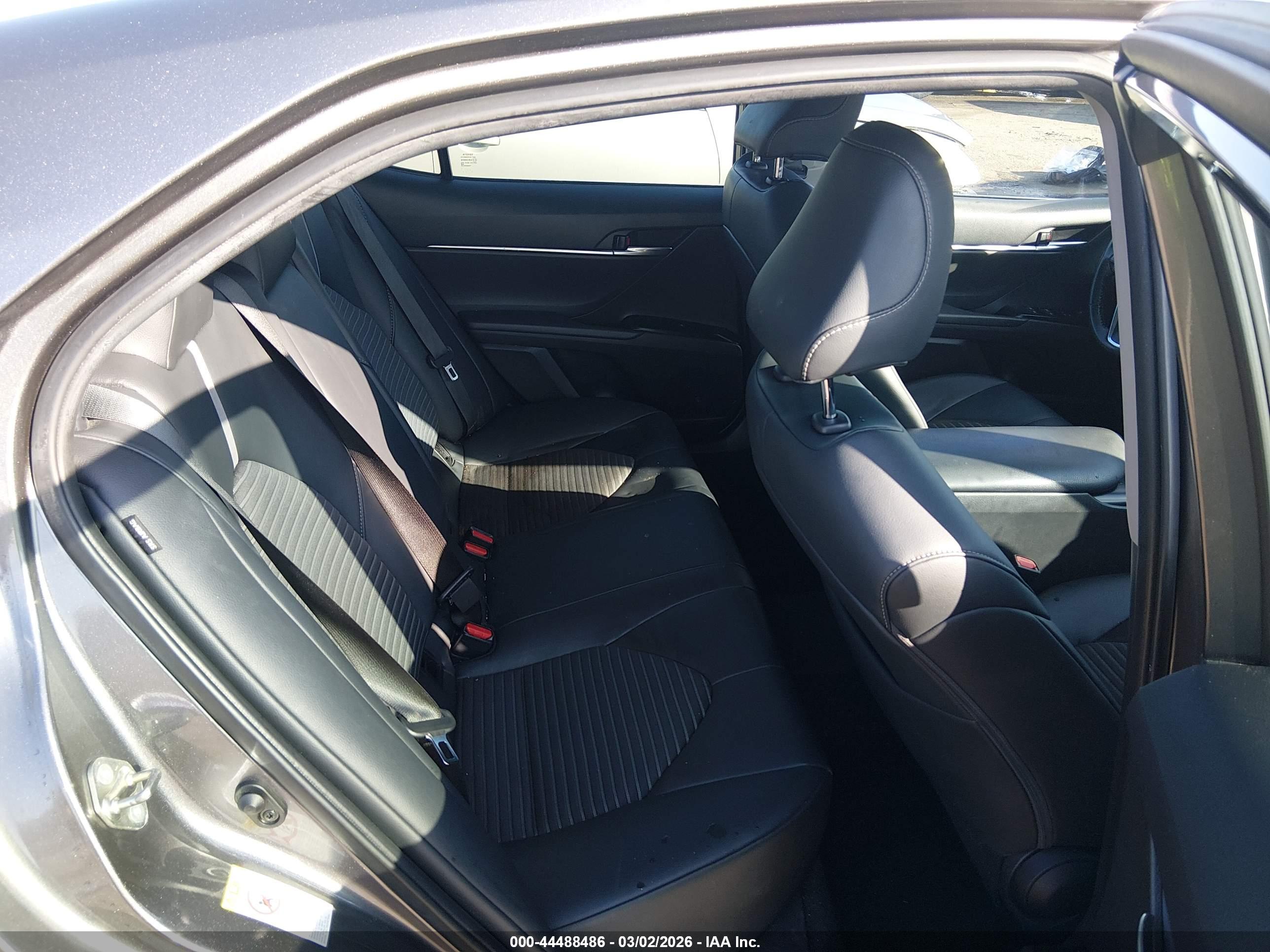 TOYOTA CAMRY image 8