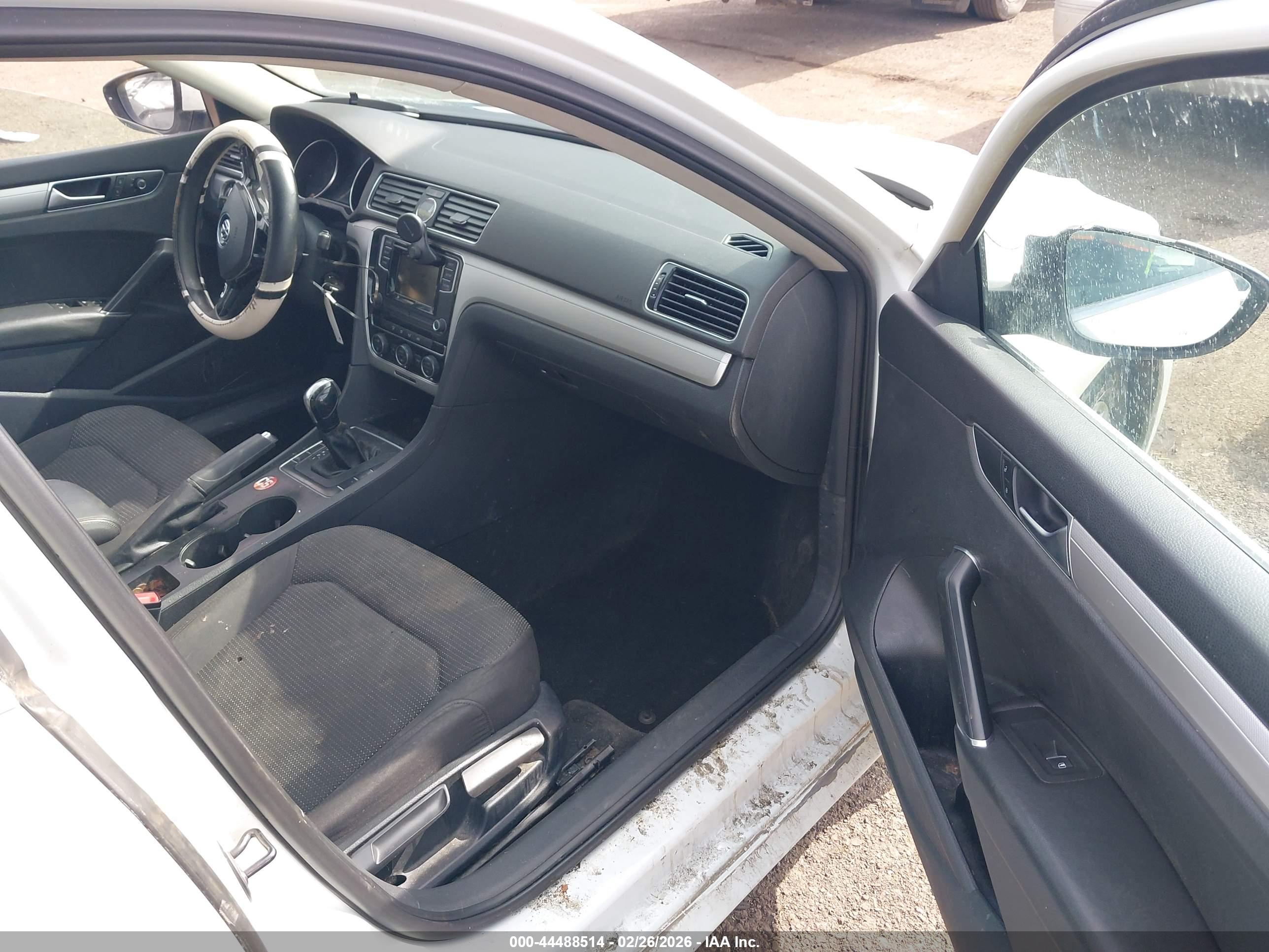 VOLKSWAGEN PASSAT image 5