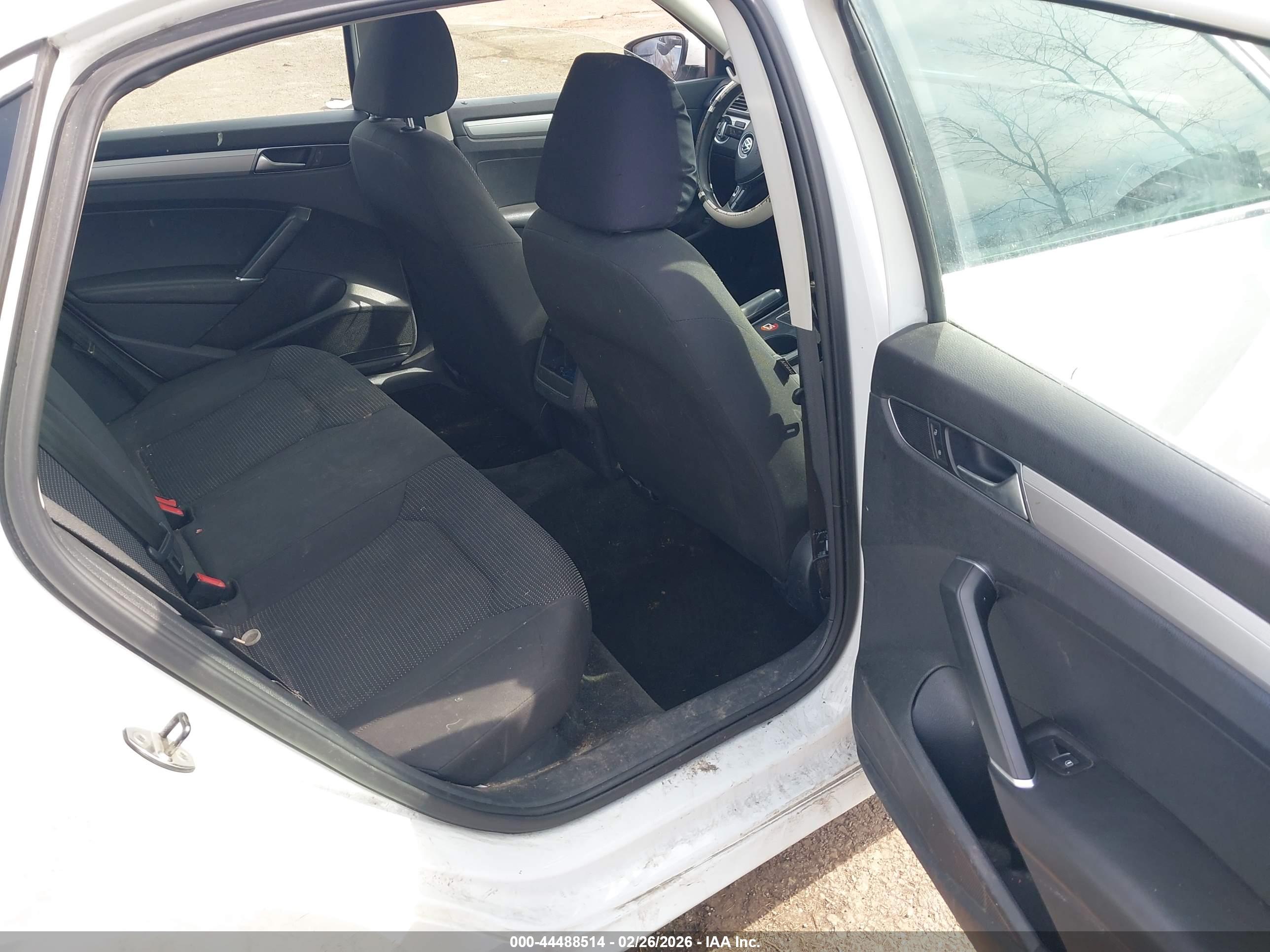 VOLKSWAGEN PASSAT image 8