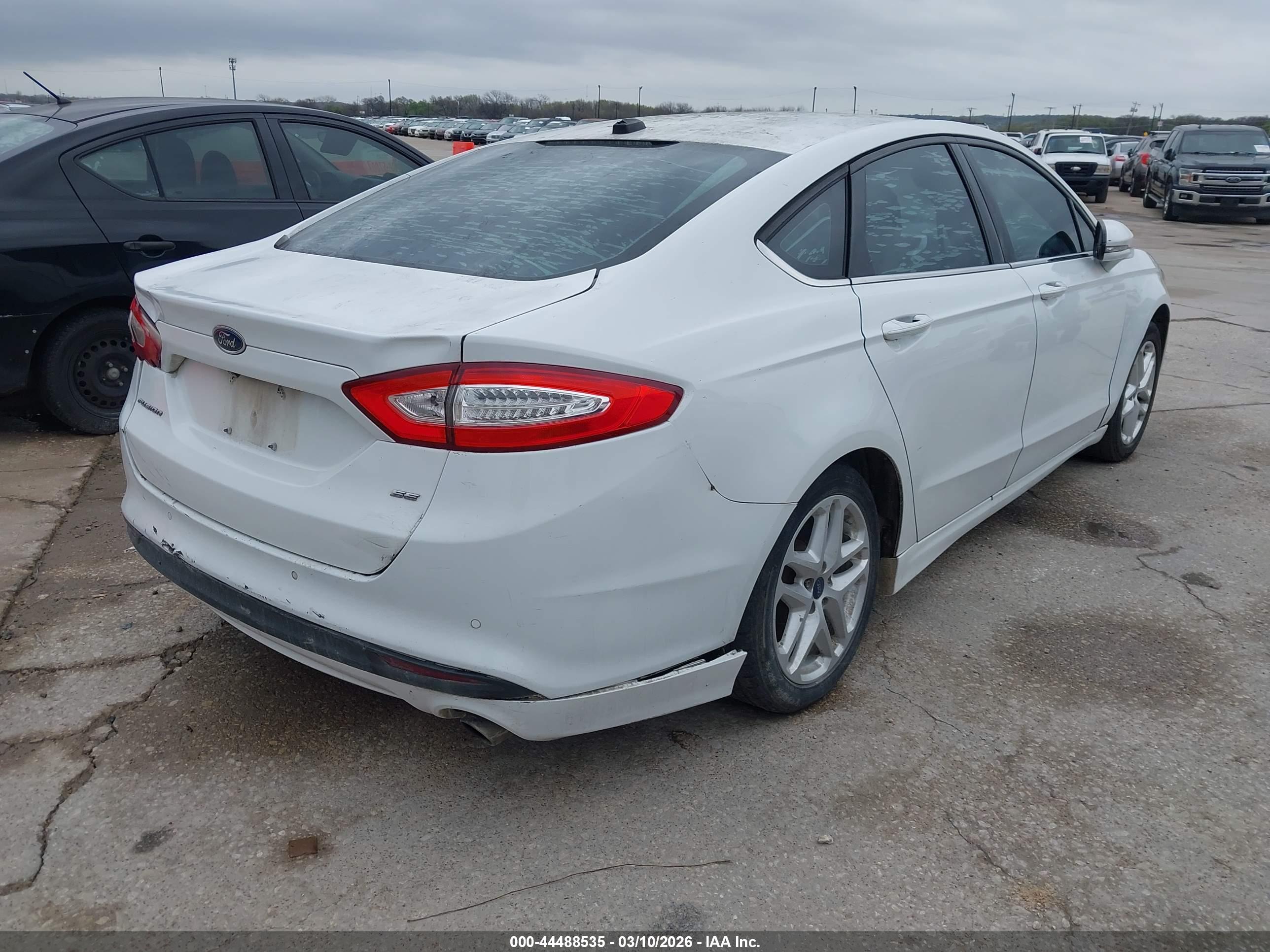 FORD FUSION image 4