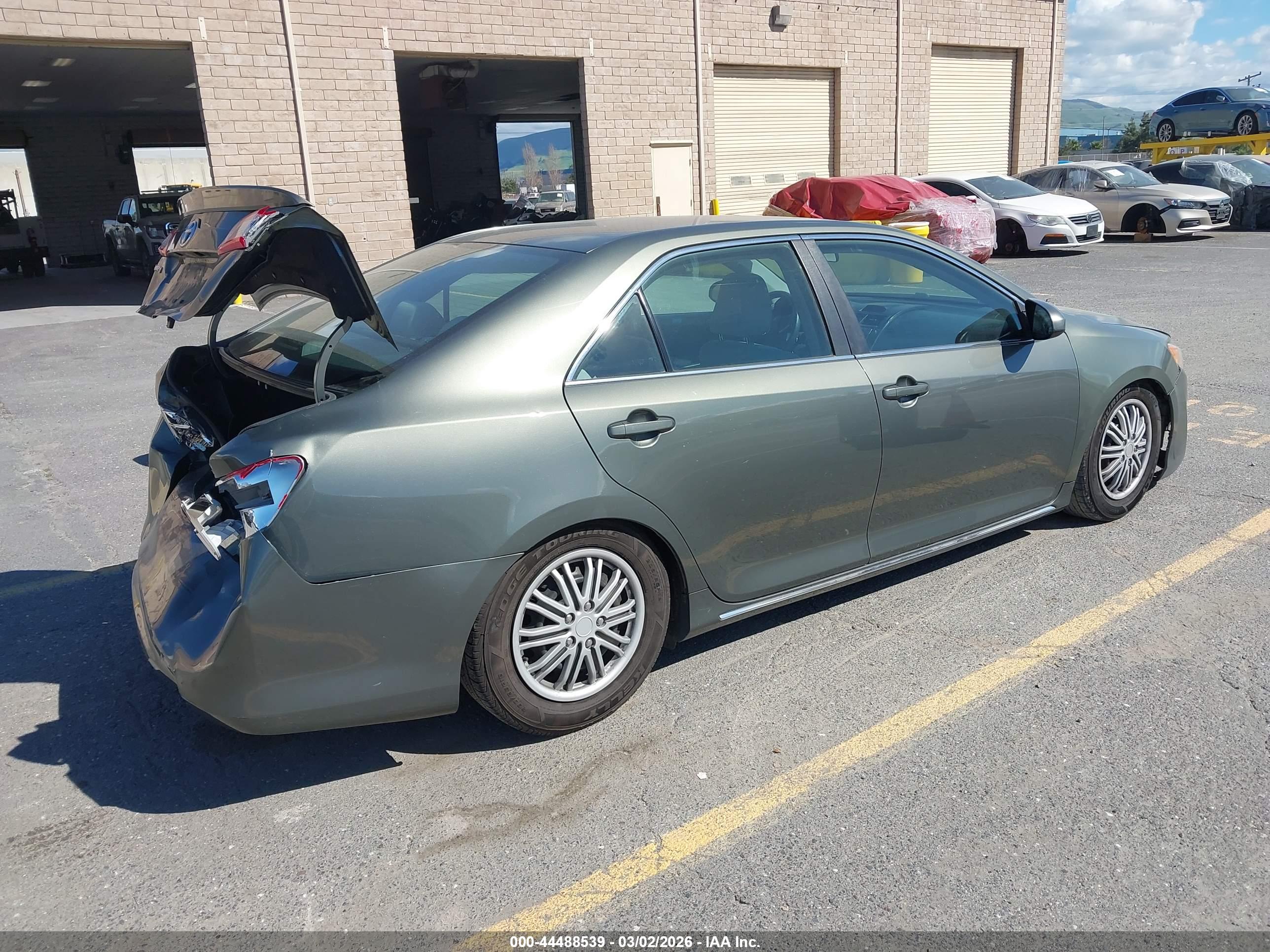TOYOTA CAMRY image 4