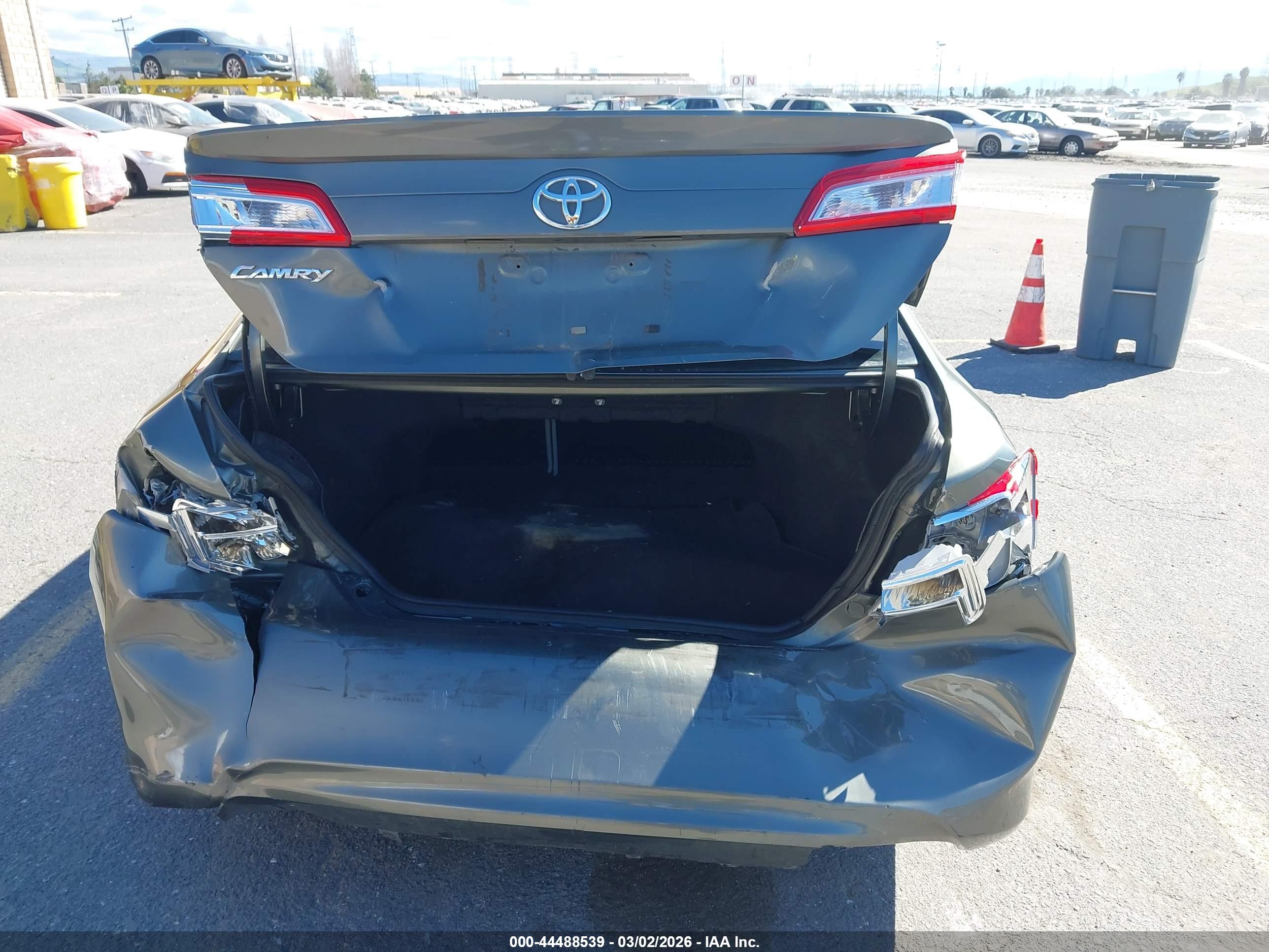 TOYOTA CAMRY image 6
