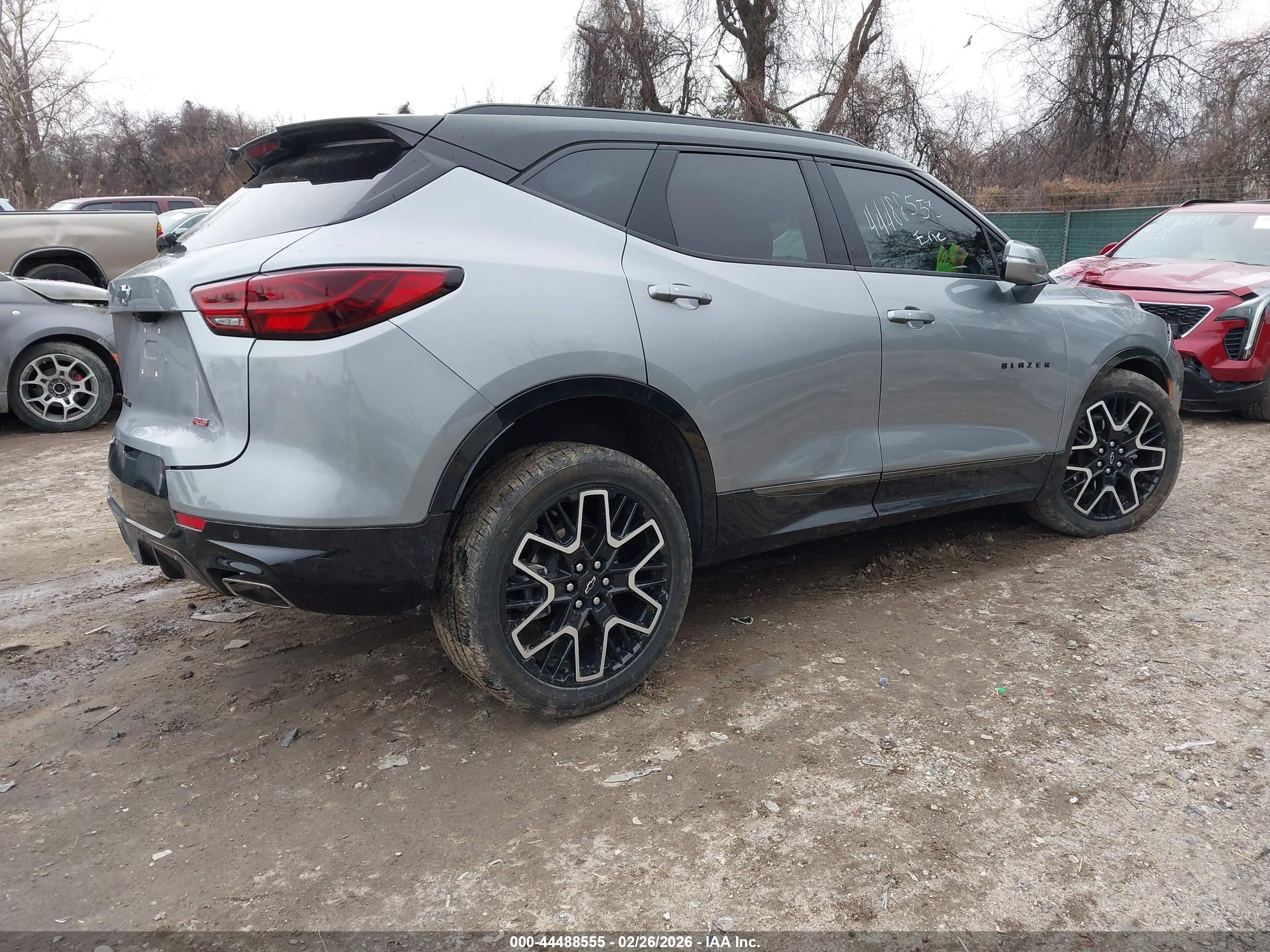 CHEVROLET BLAZER image 4