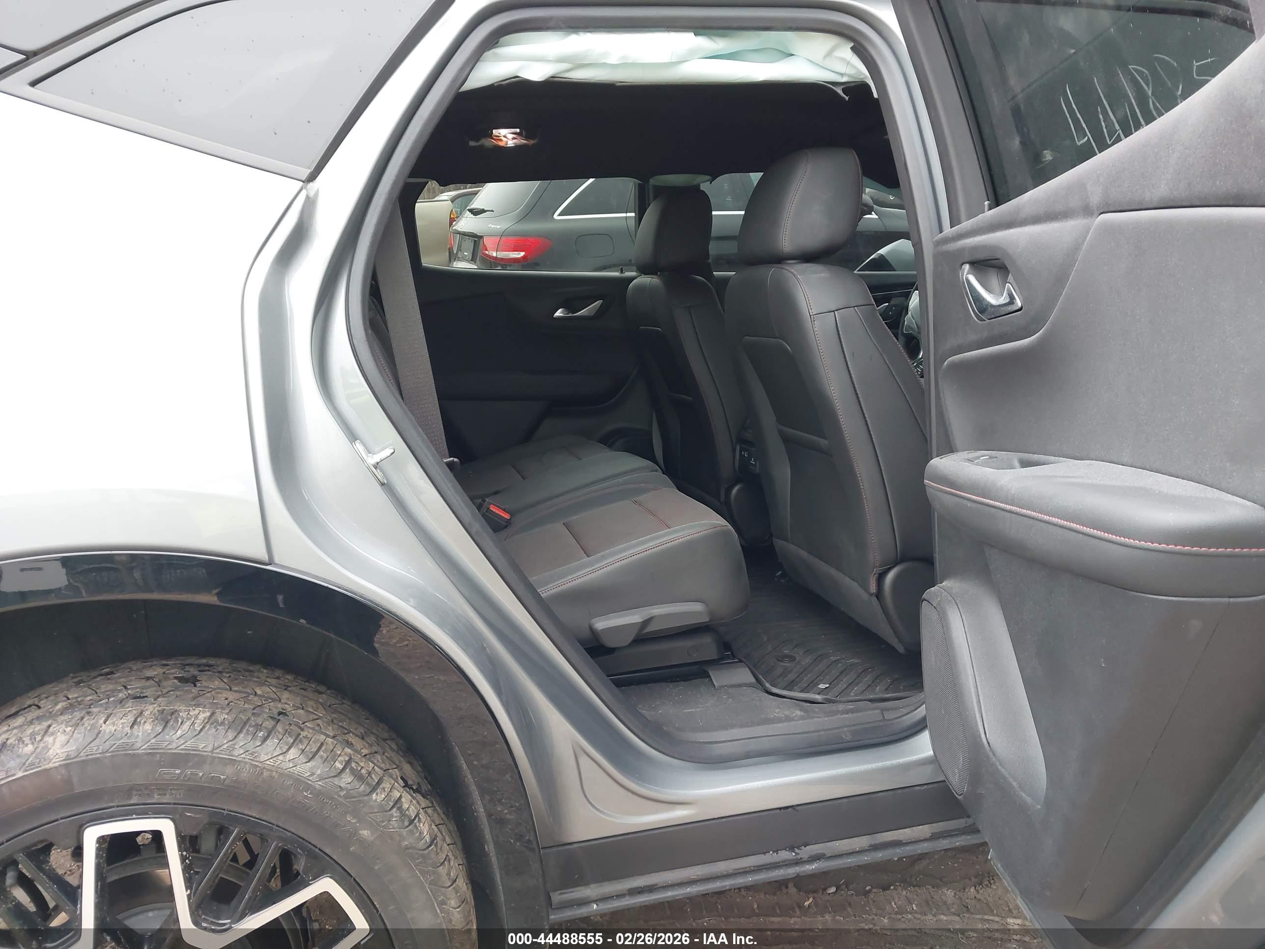 CHEVROLET BLAZER image 8