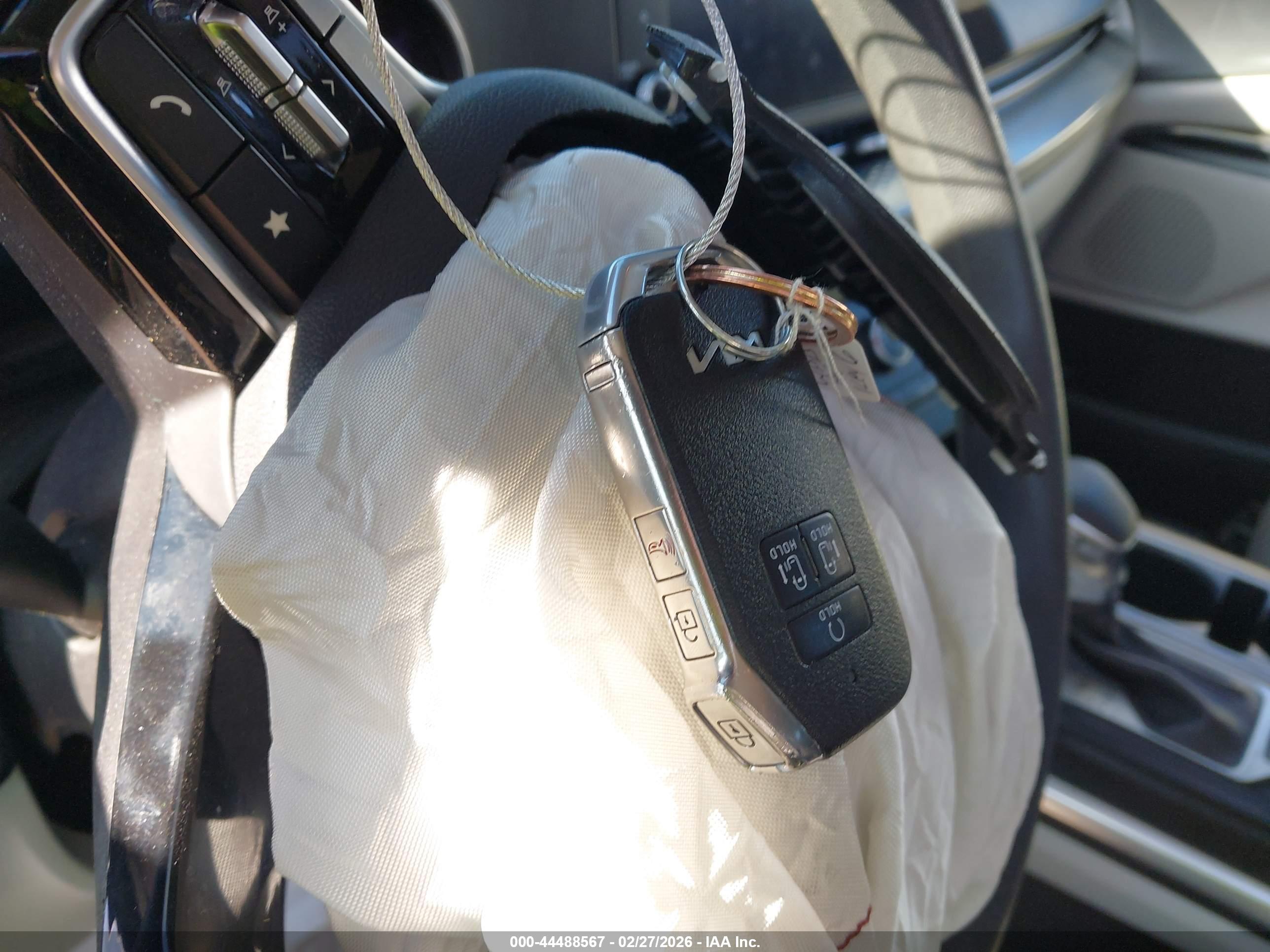 KIA CARNIVAL image 11