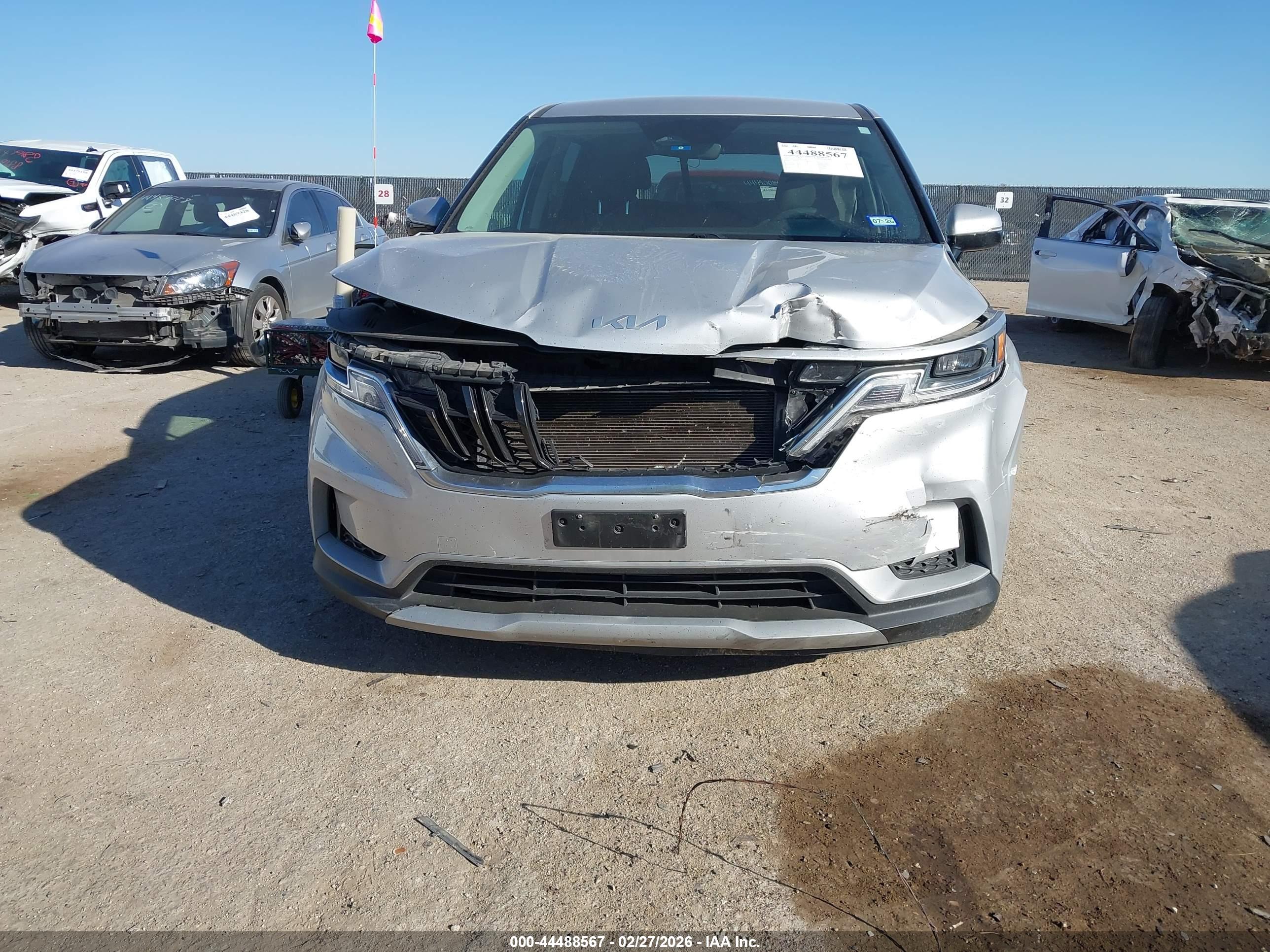 KIA CARNIVAL image 6