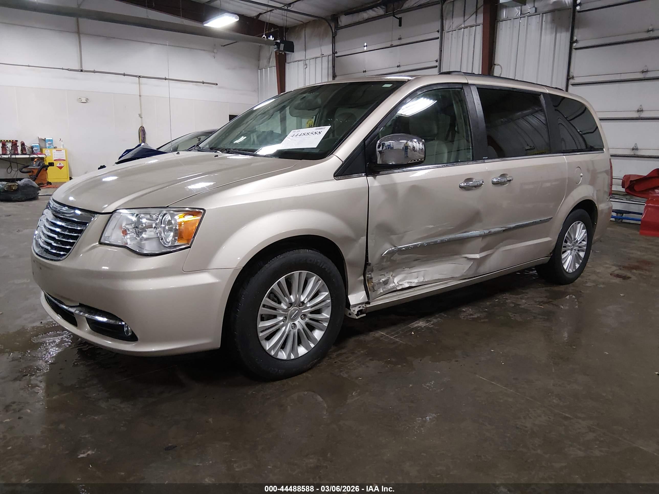 CHRYSLER TOWN image 2