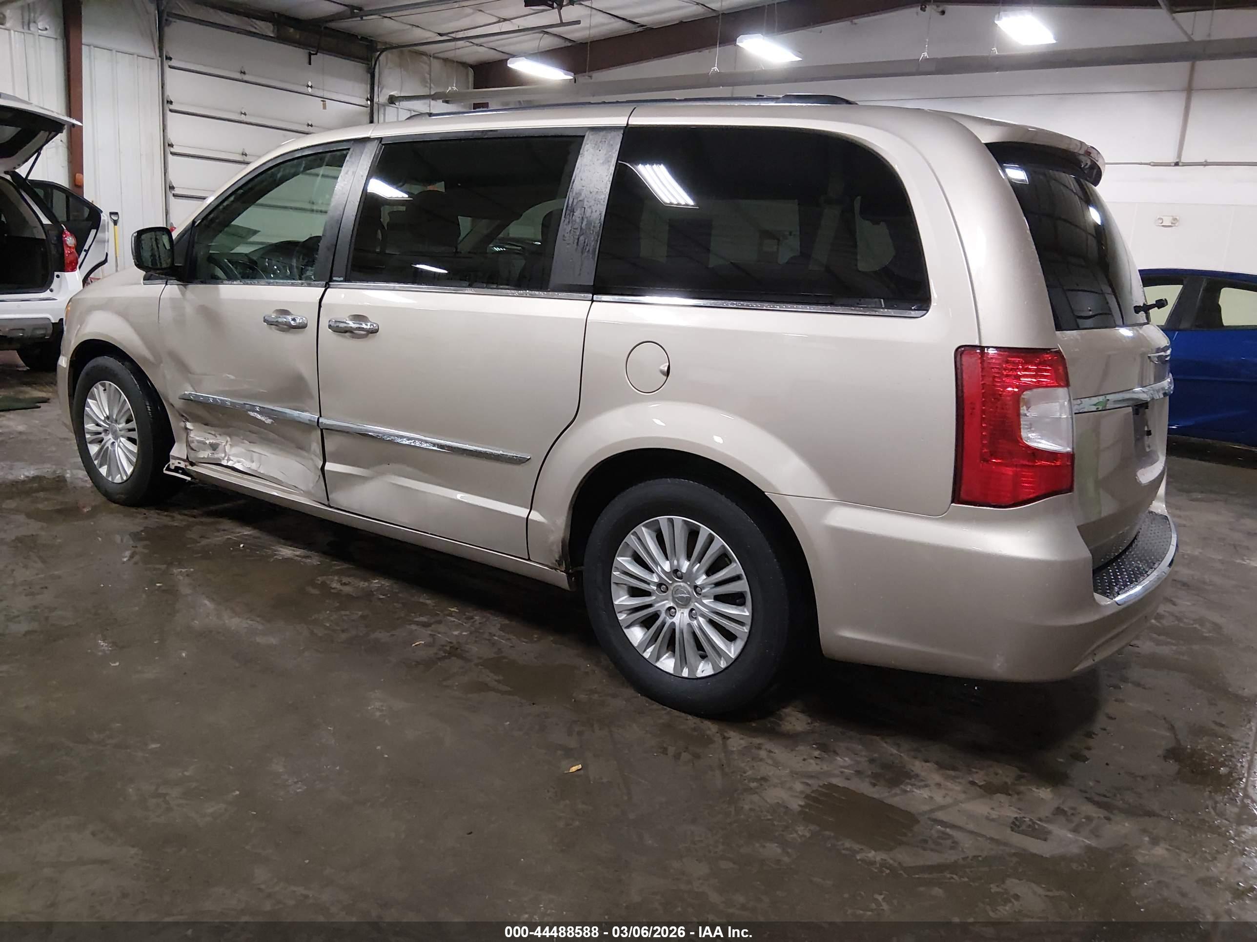 CHRYSLER TOWN image 3