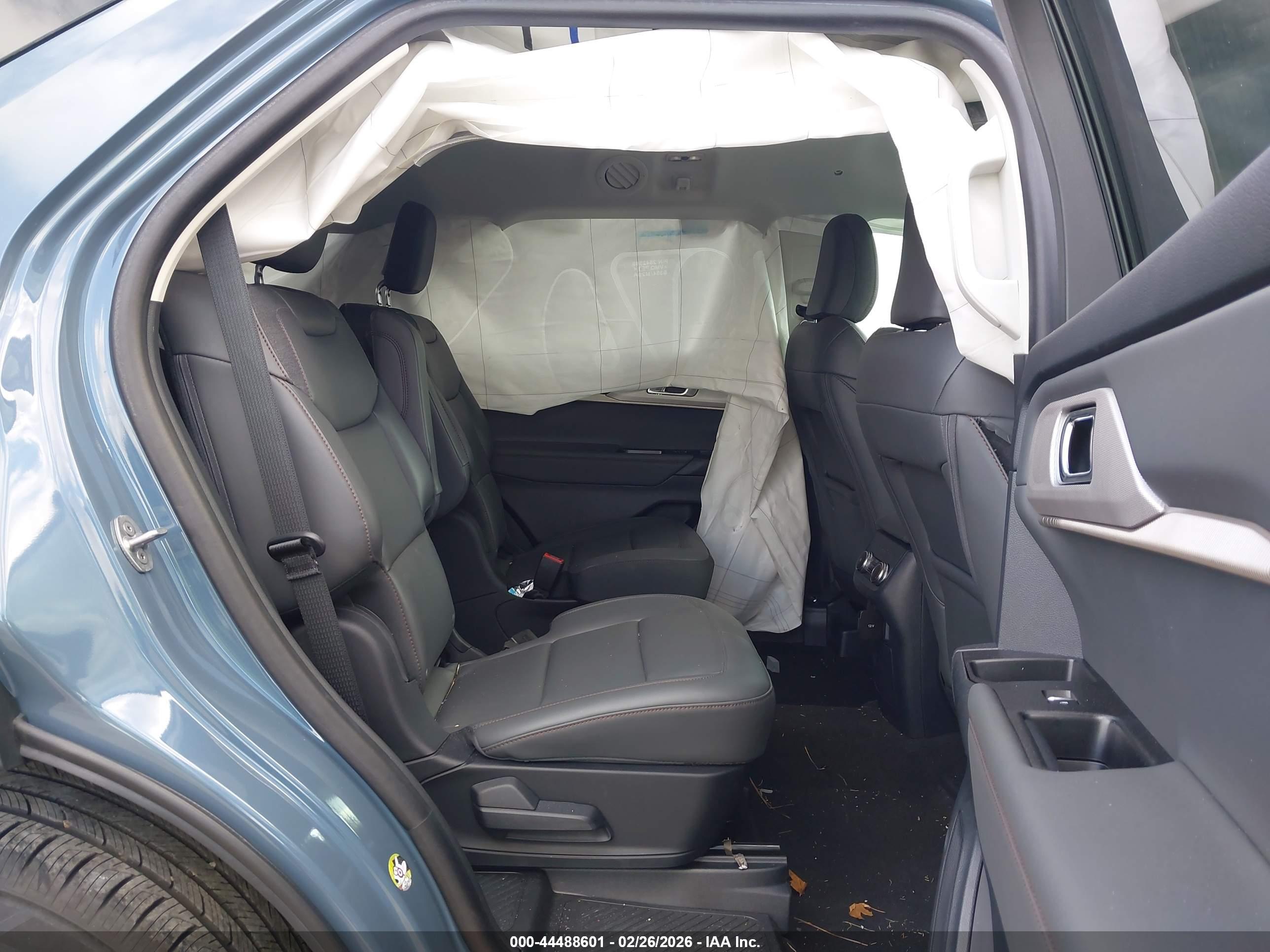 FORD EXPLORER image 8