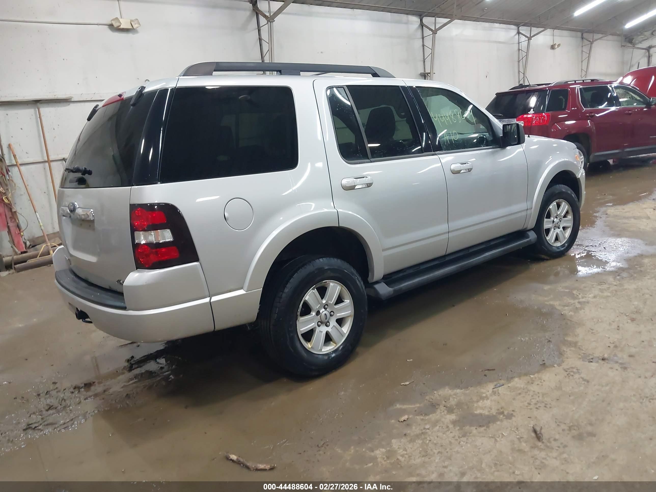 FORD EXPLORER image 4