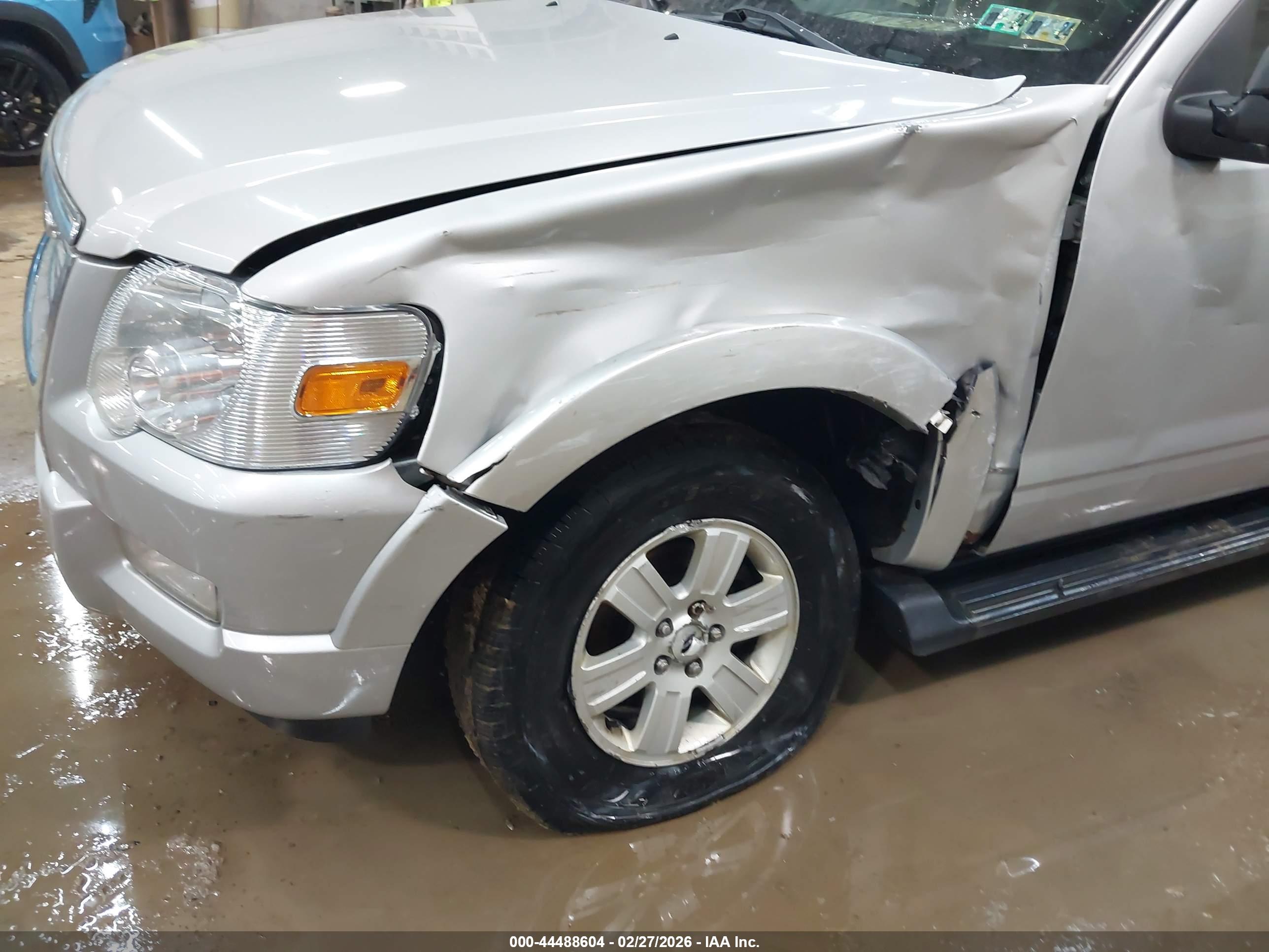 FORD EXPLORER image 6