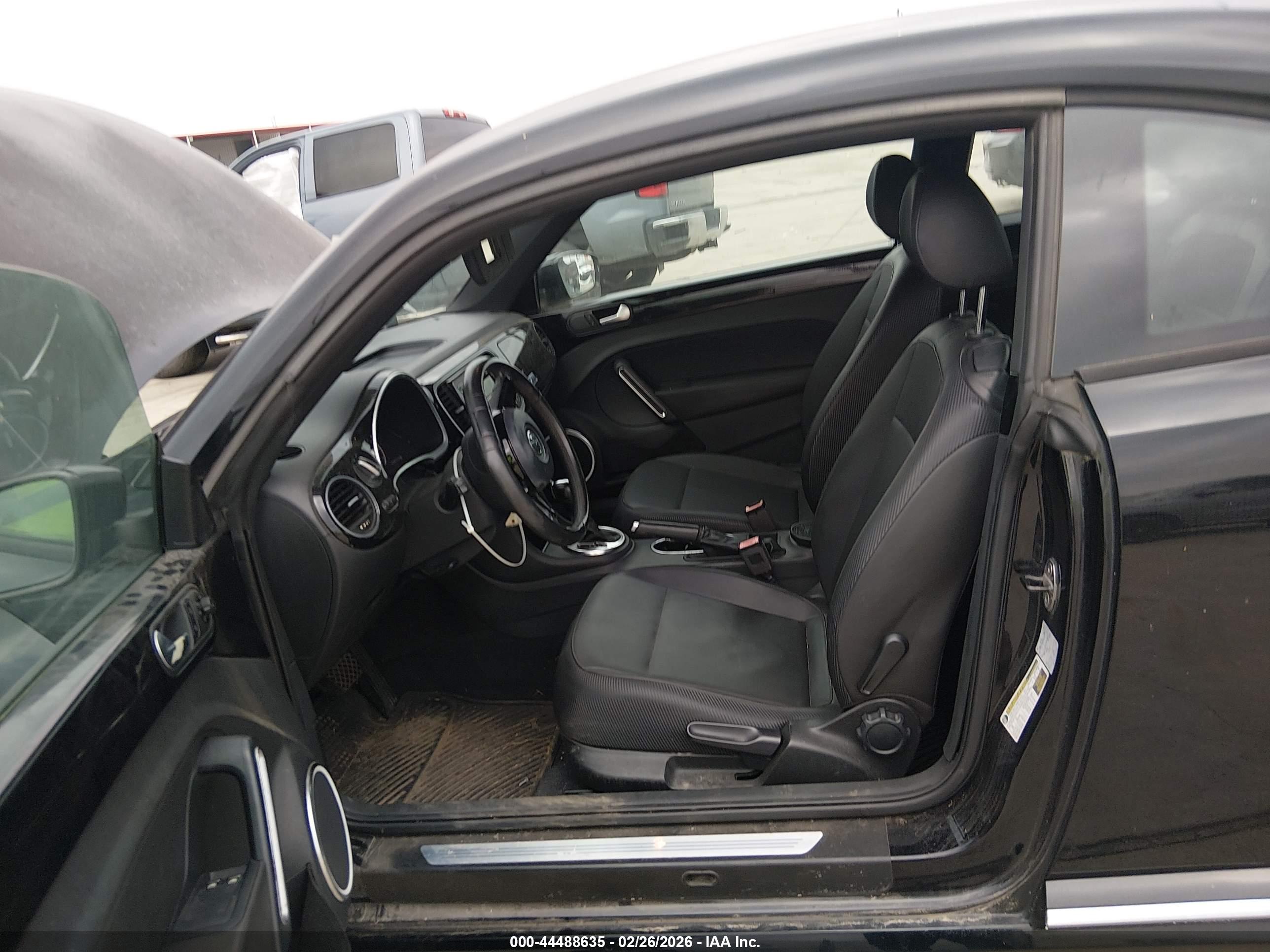 VOLKSWAGEN BEETLE image 8