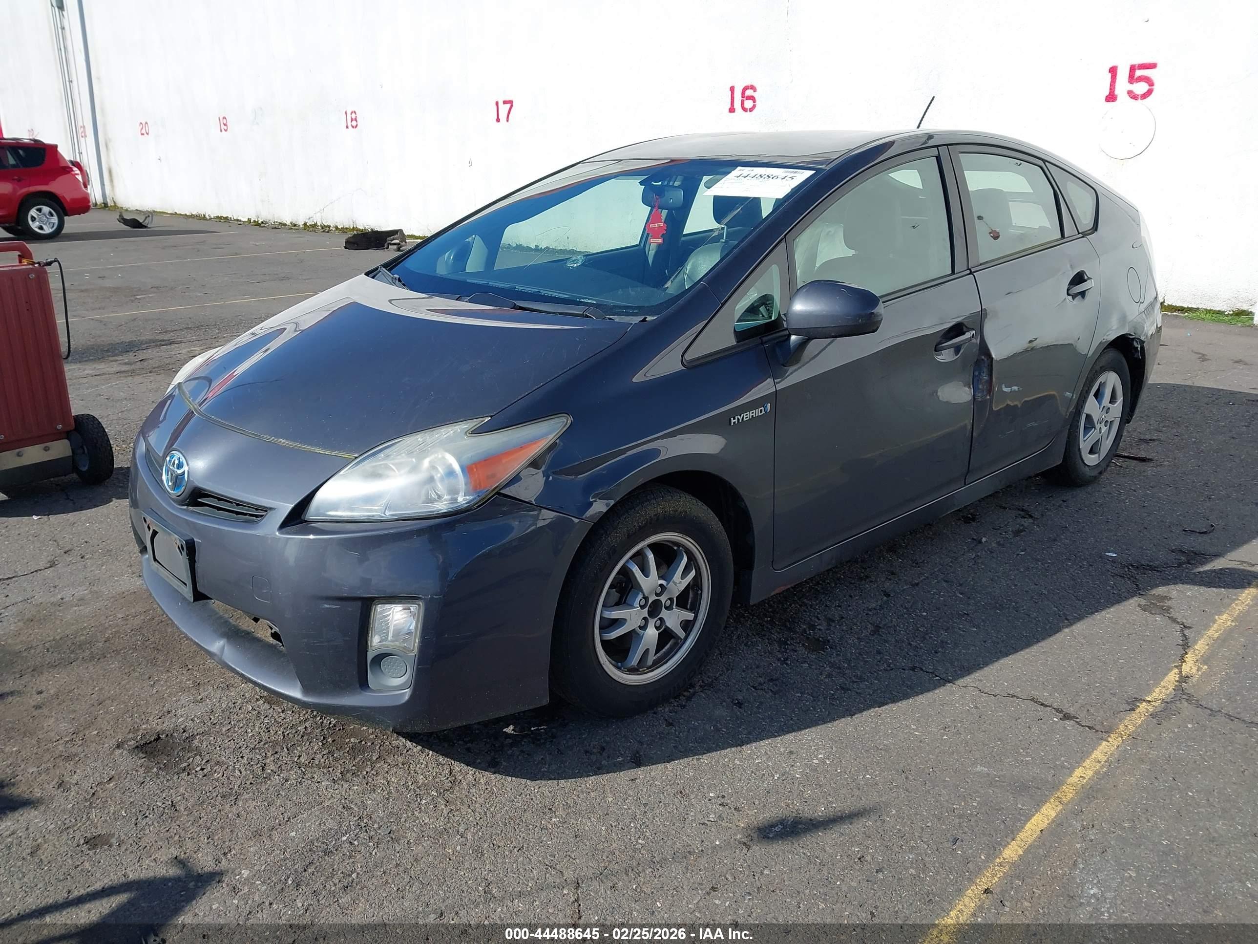 TOYOTA PRIUS image 2