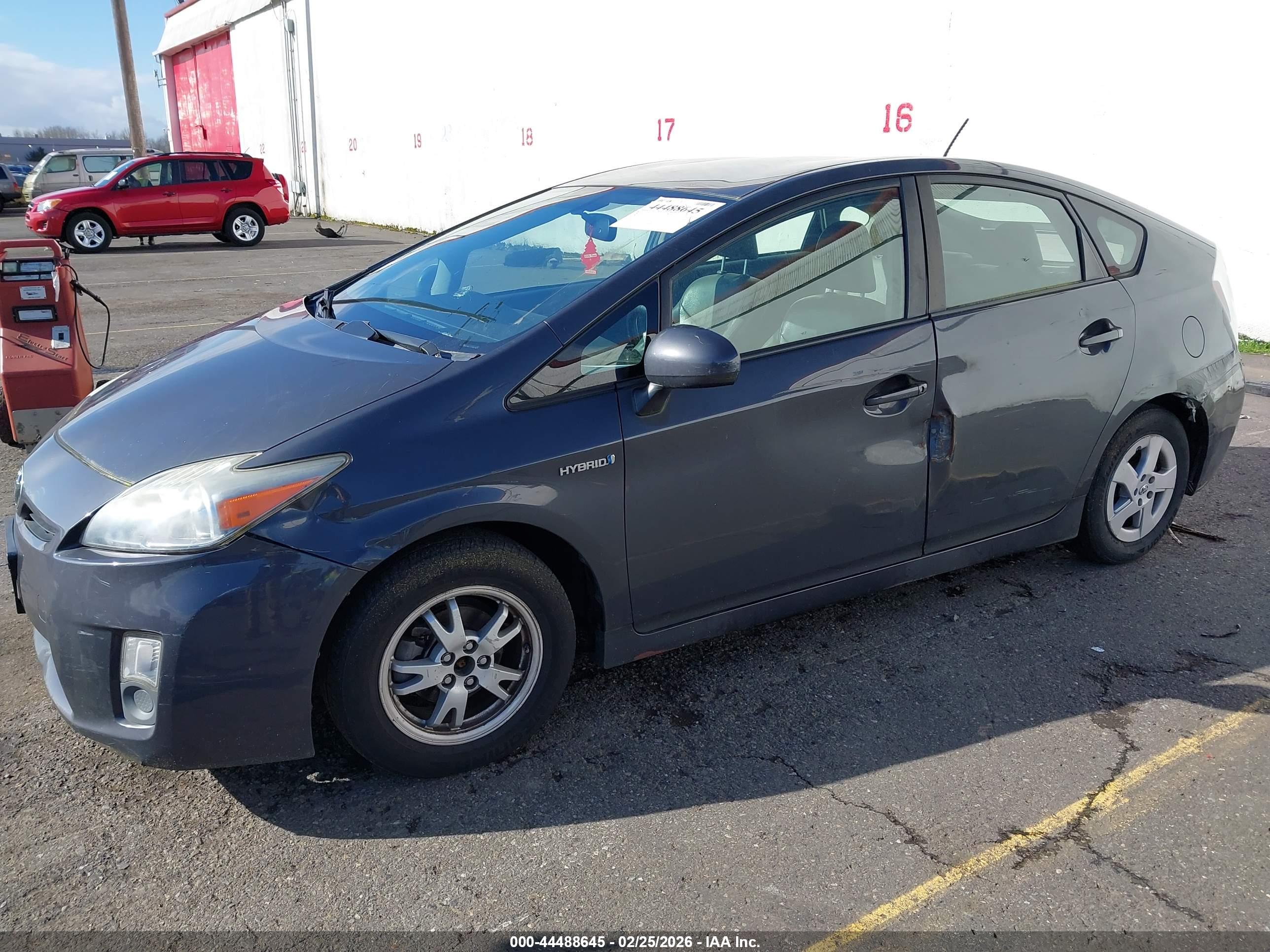 TOYOTA PRIUS image 6