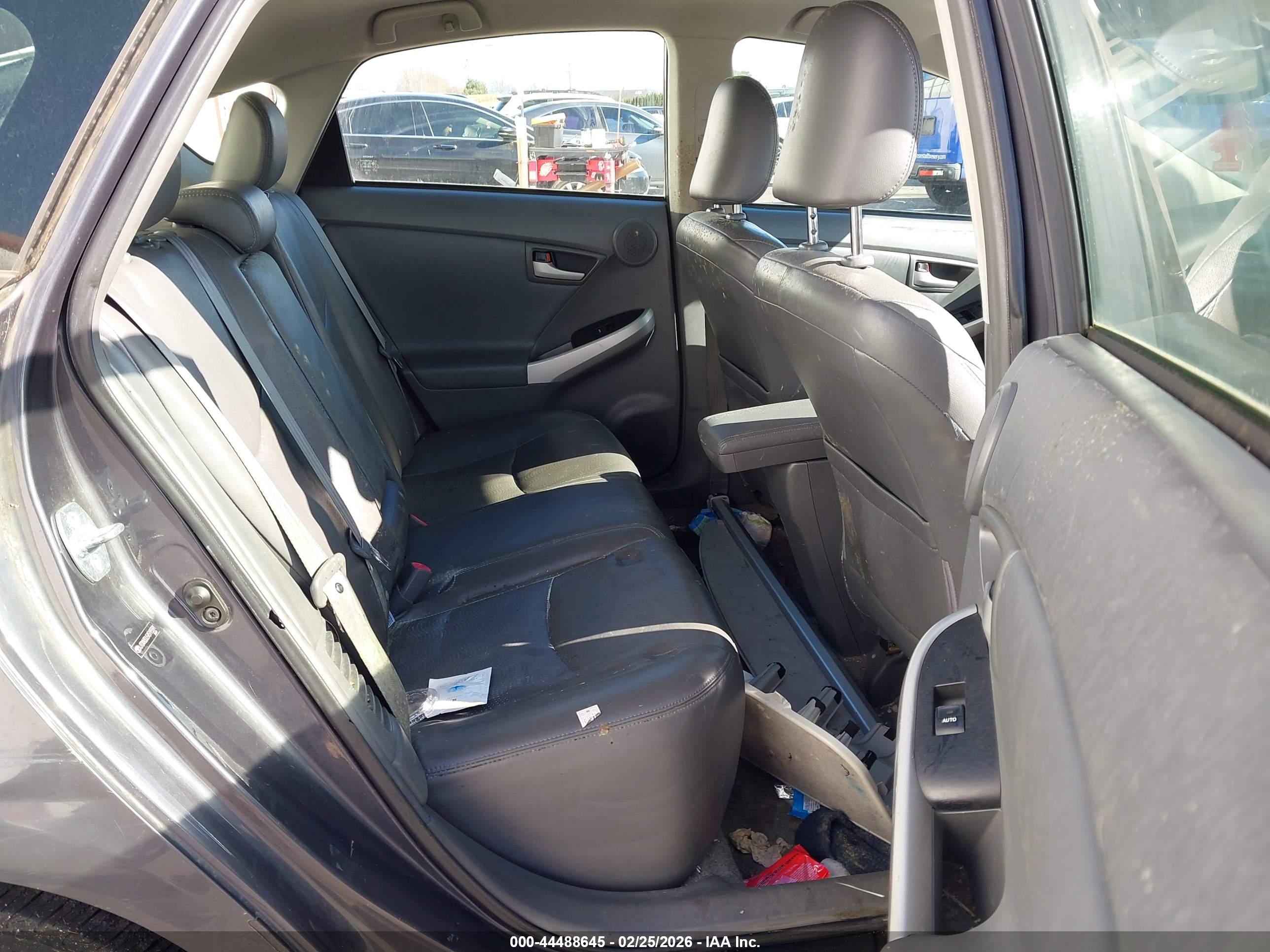 TOYOTA PRIUS image 8