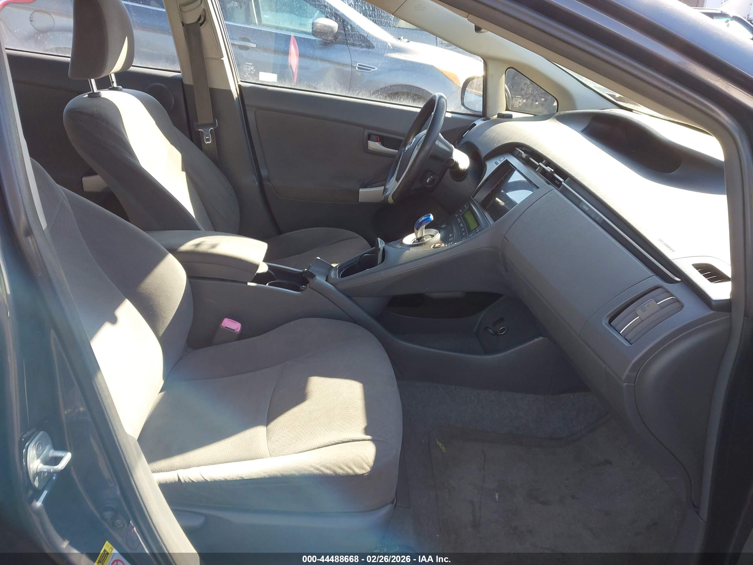 TOYOTA PRIUS image 5