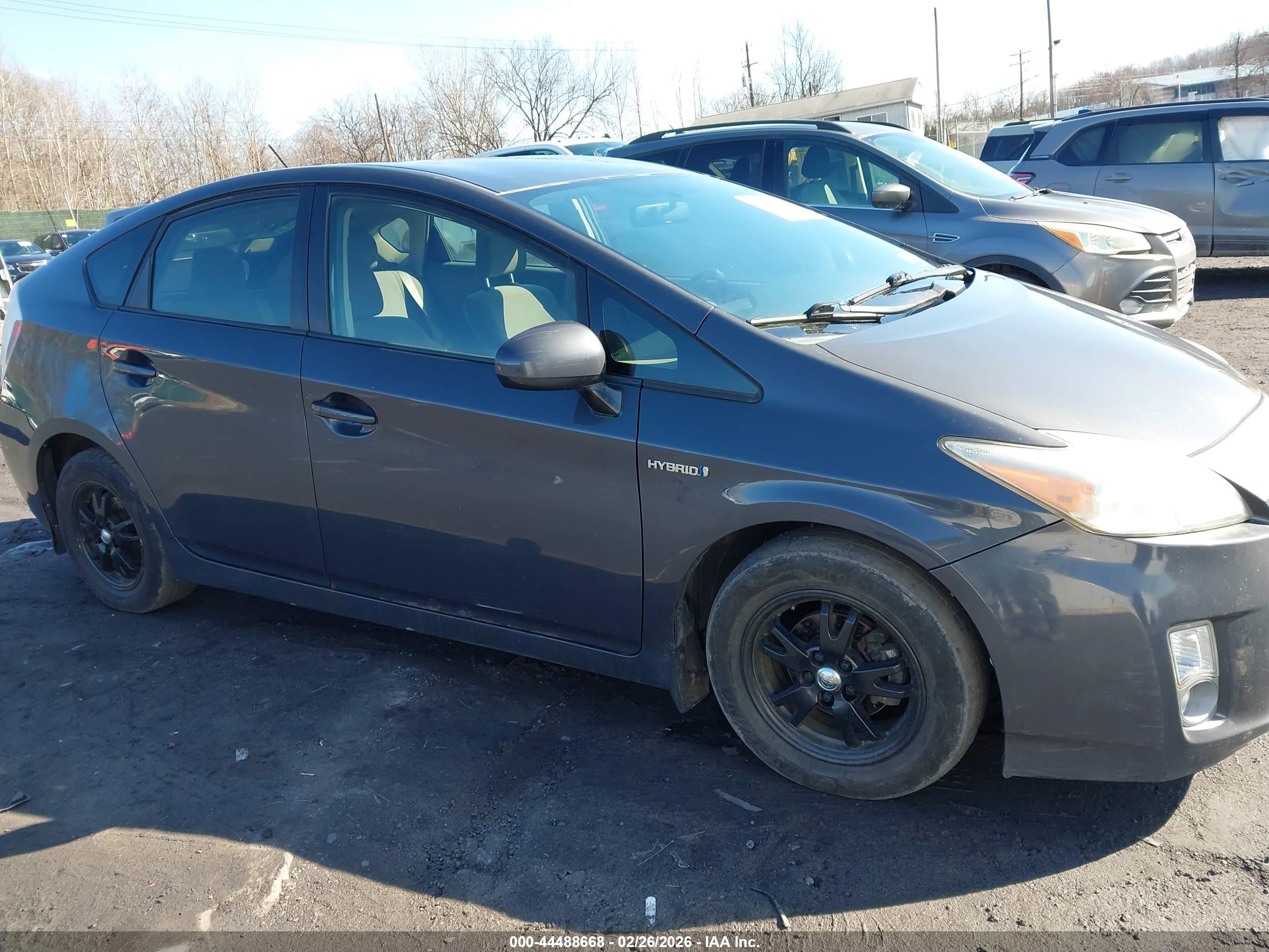 TOYOTA PRIUS image 6