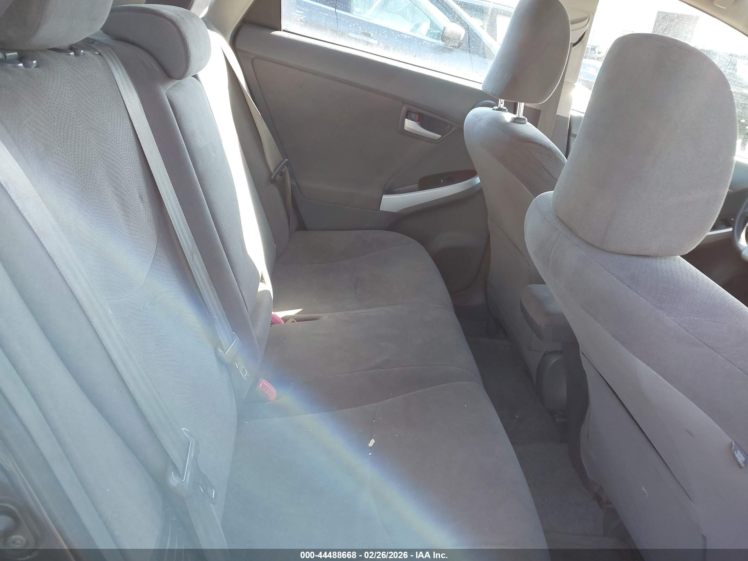TOYOTA PRIUS image 8