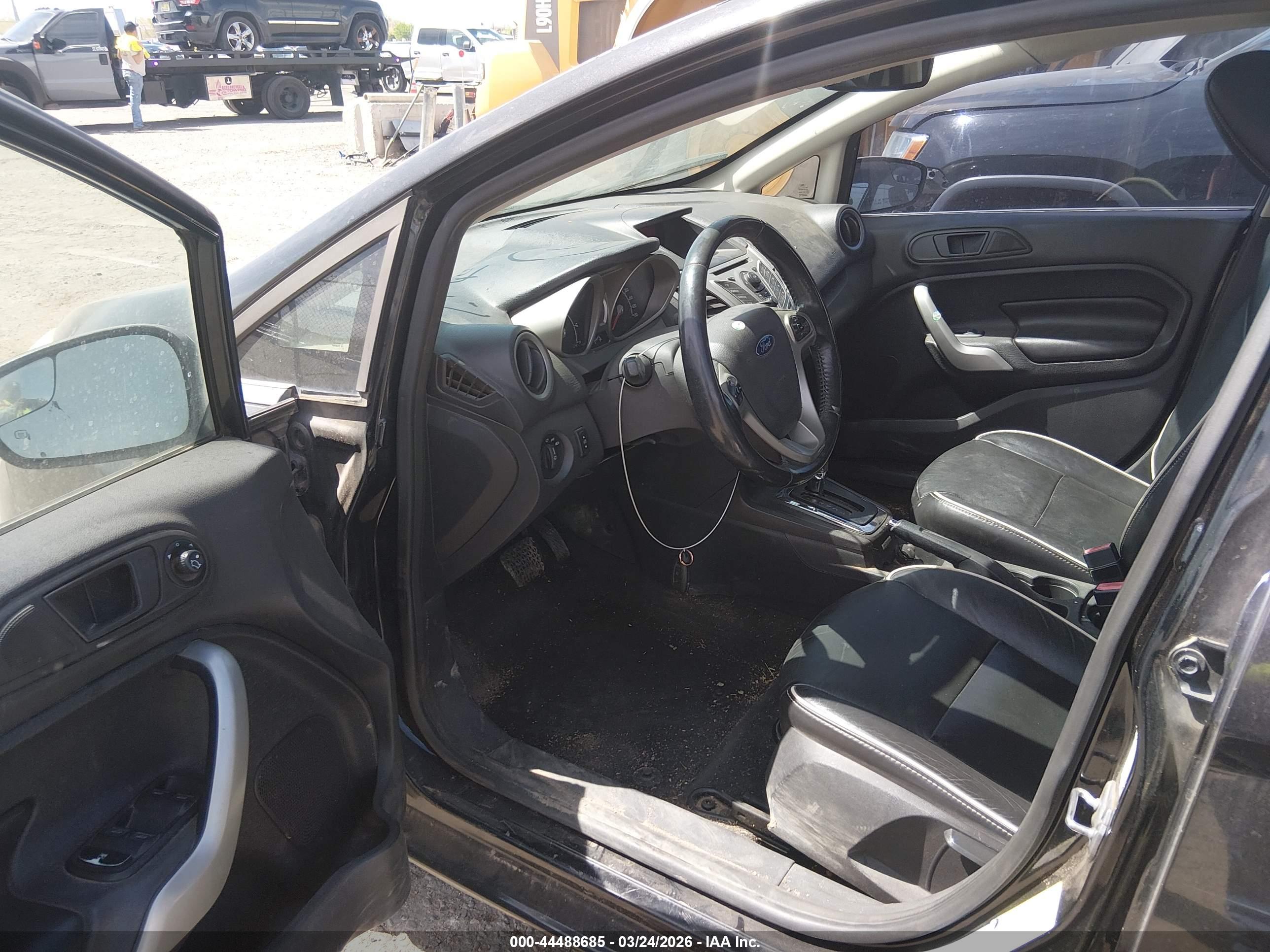 FORD FIESTA image 5