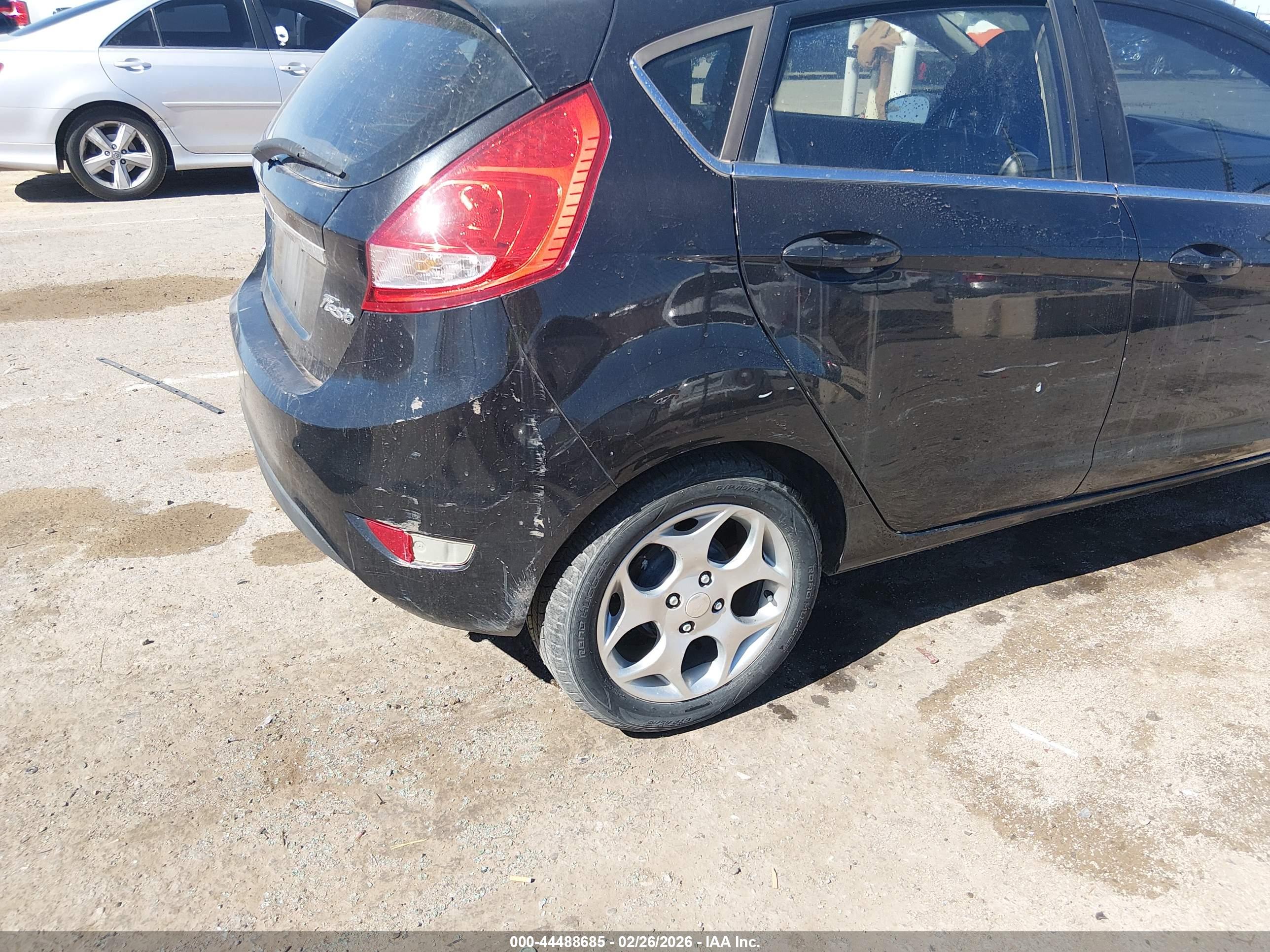 FORD FIESTA image 6