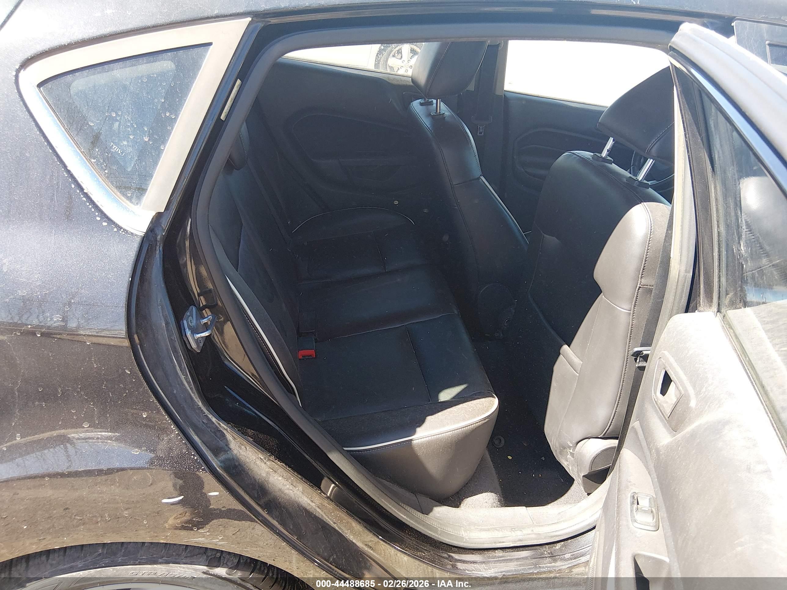 FORD FIESTA image 8
