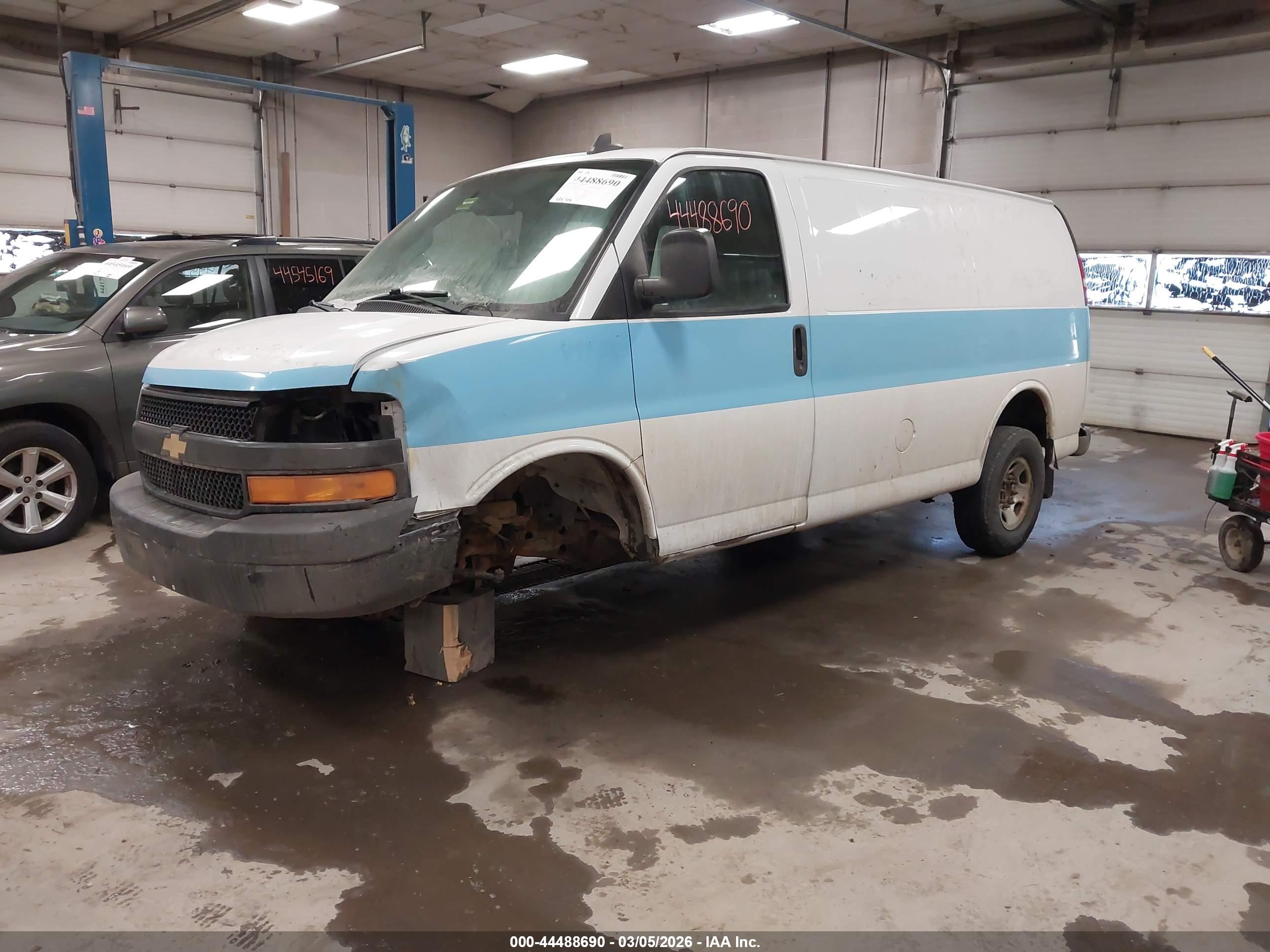 CHEVROLET EXPRESS image 2