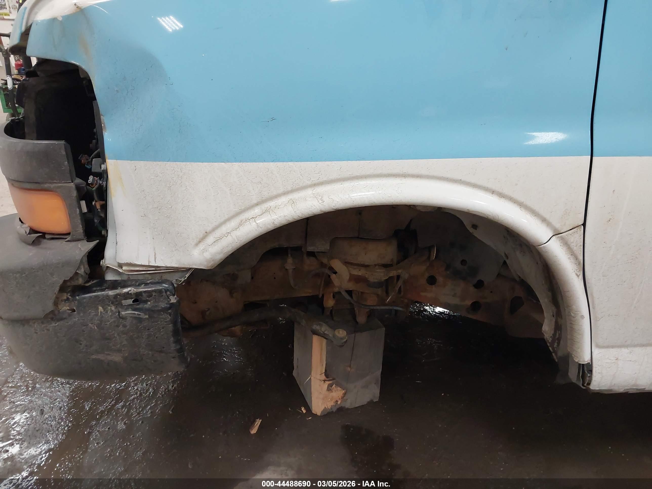 CHEVROLET EXPRESS image 6