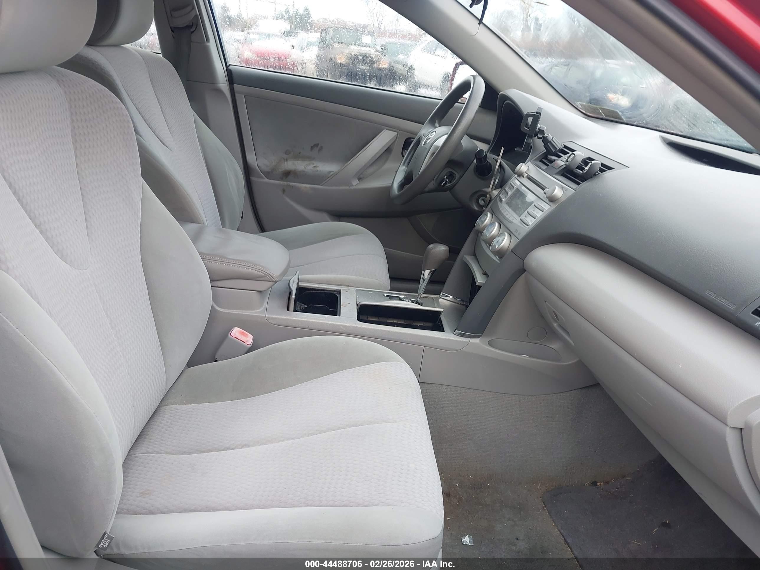 TOYOTA CAMRY image 5